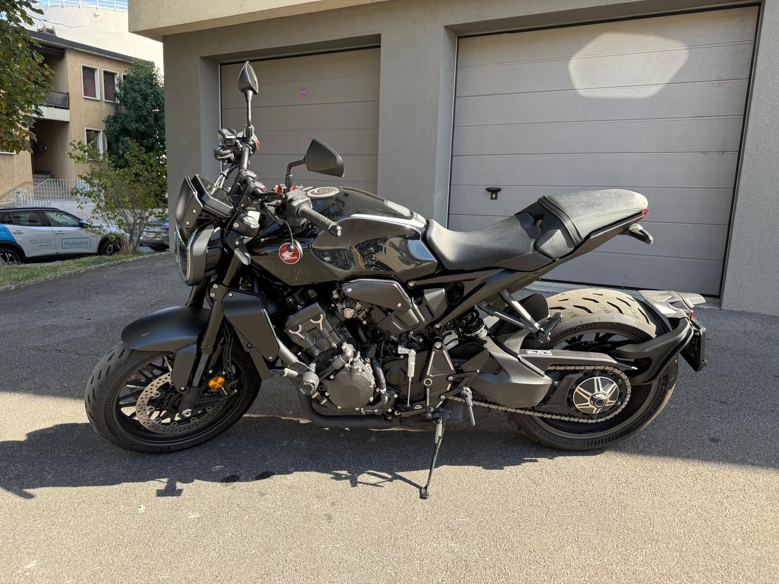 HONDA CB 1000 R Black Edition-image-2