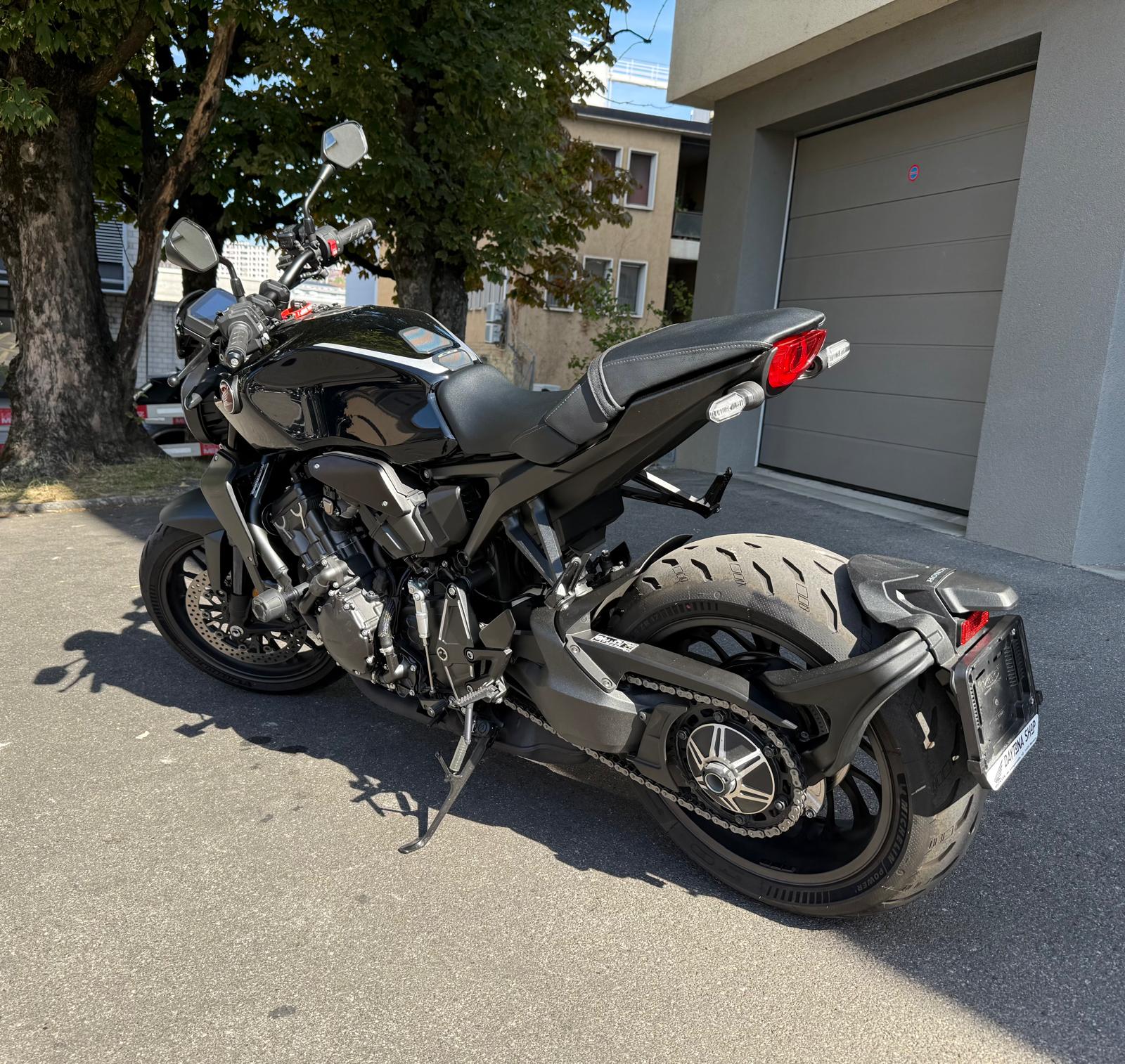 HONDA CB 1000 R Black Edition-image-4