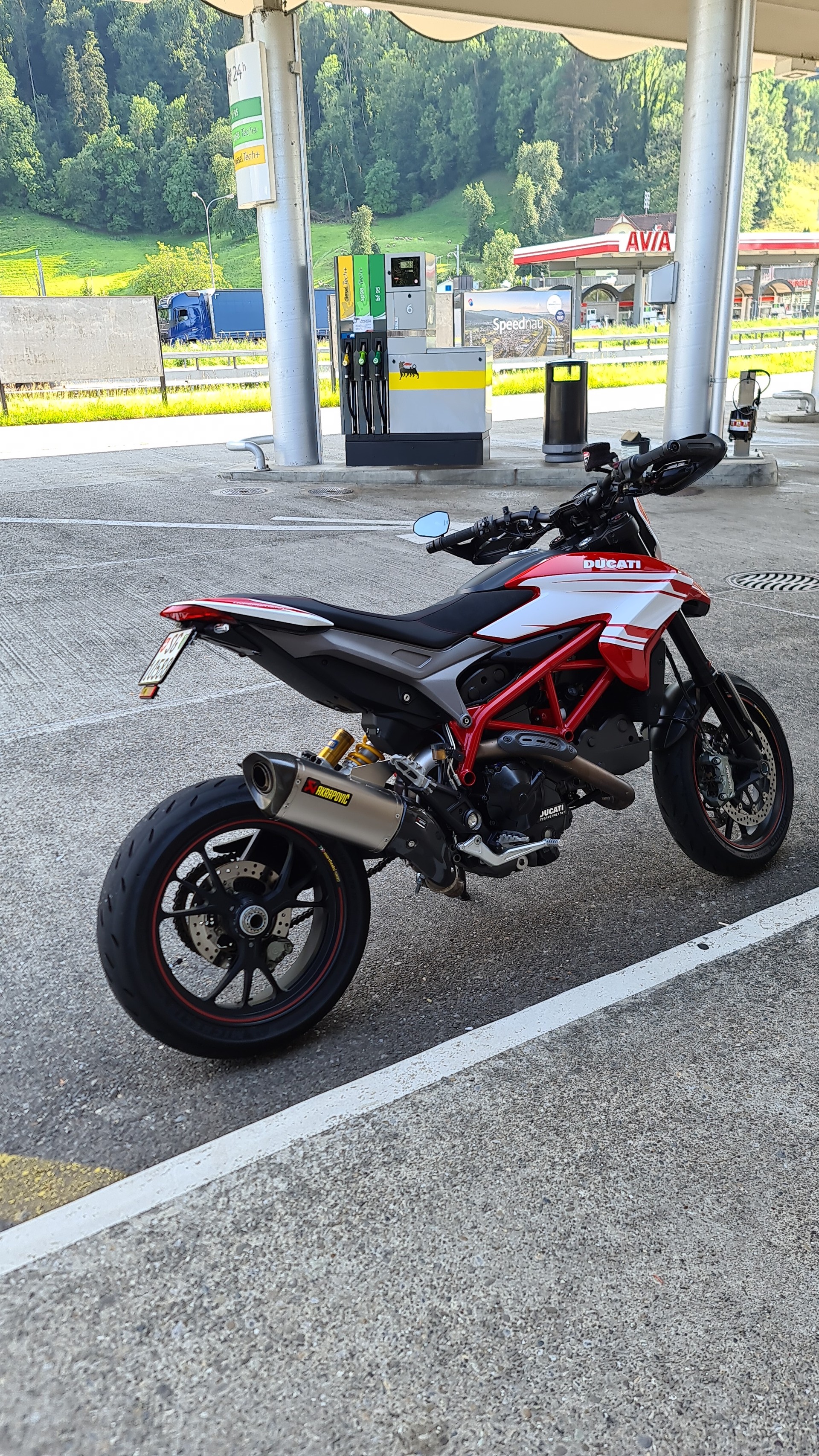 DUCATI Hypermotard 821 SP-image-3