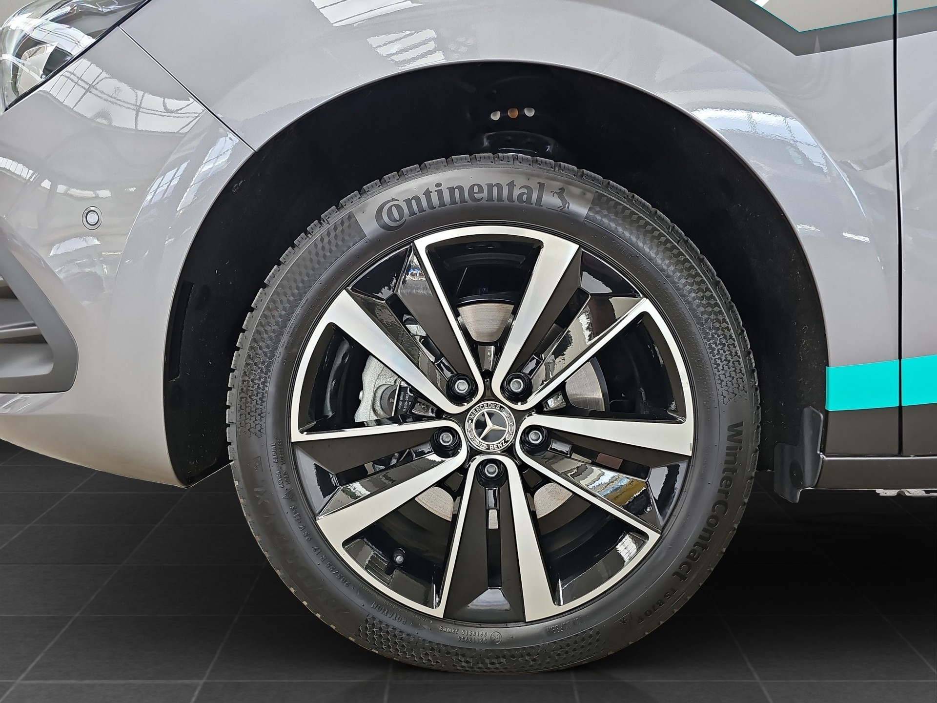 MERCEDES-BENZ EQT Standard-image-4
