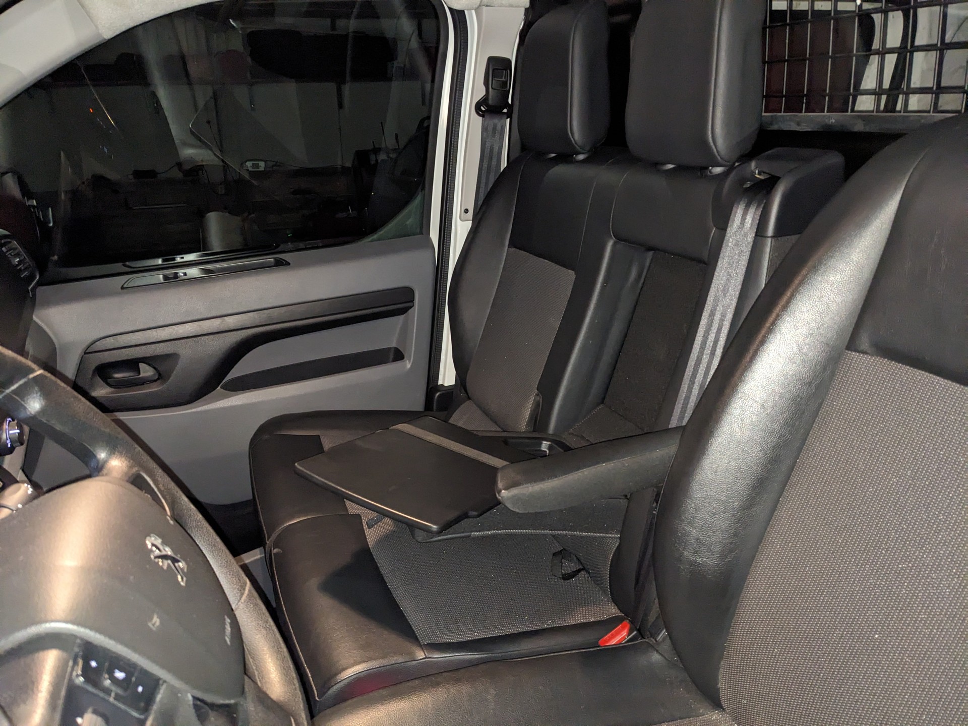 PEUGEOT E-Expert 75 KWh Premium Standard-image-3