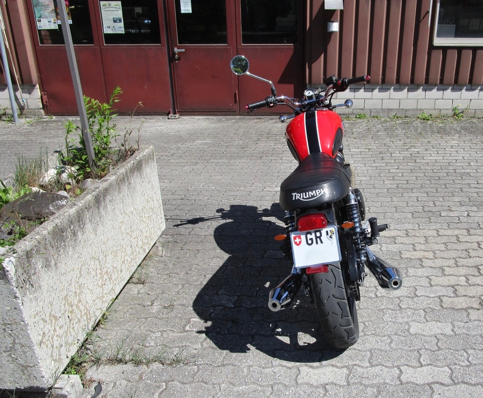 TRIUMPH Bonneville 900 i-image-3