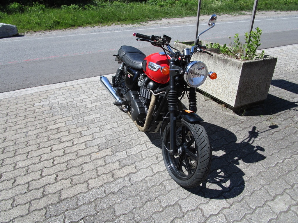 TRIUMPH Bonneville 900 i-image-1
