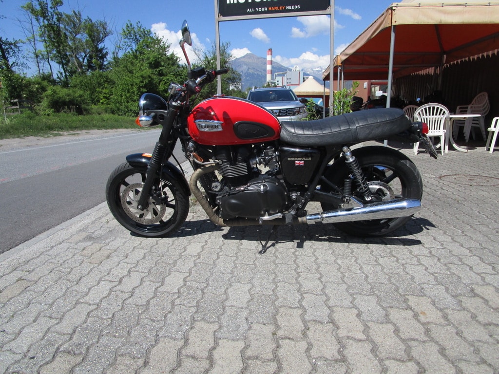 TRIUMPH Bonneville 900 i-image-4