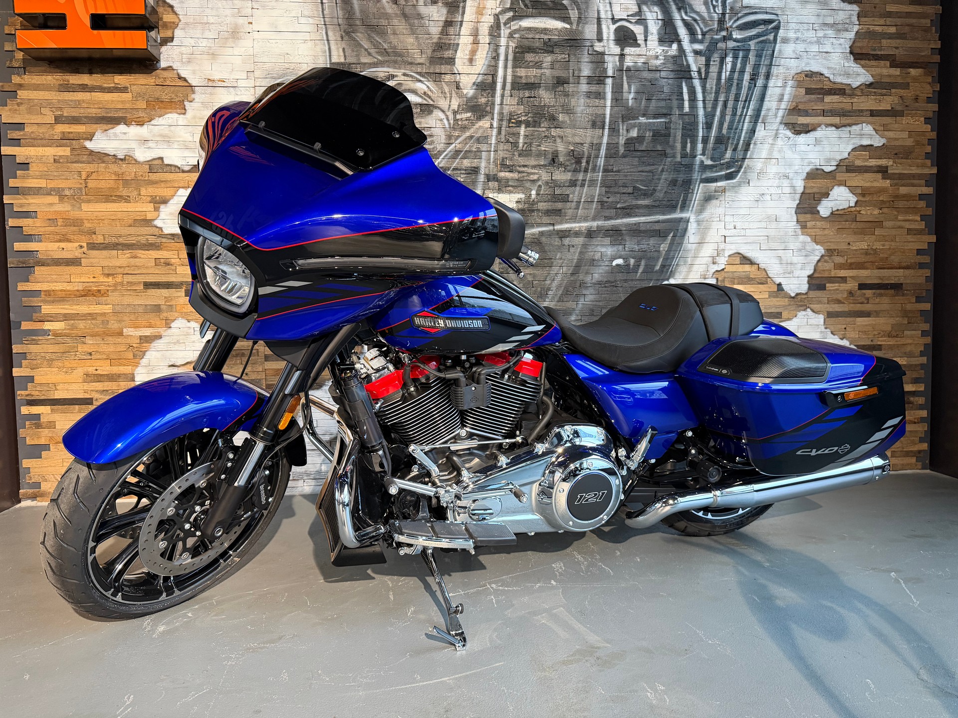 HARLEY-DAVIDSON FLHXSE Street Glide CVO 121