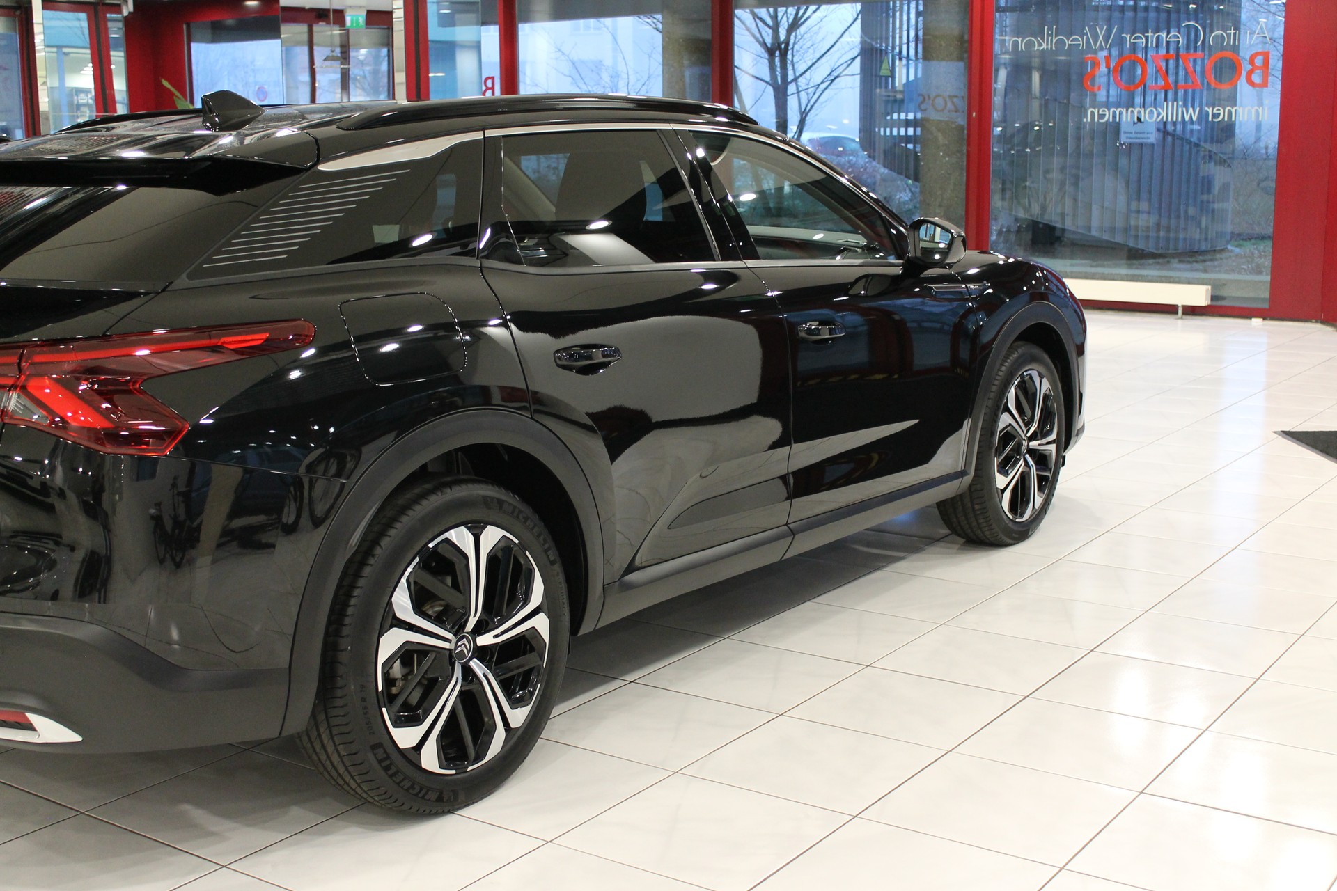 CITROEN C5 X 1.6i PHEV Shine Pack e-EAT8-showroom-element-3