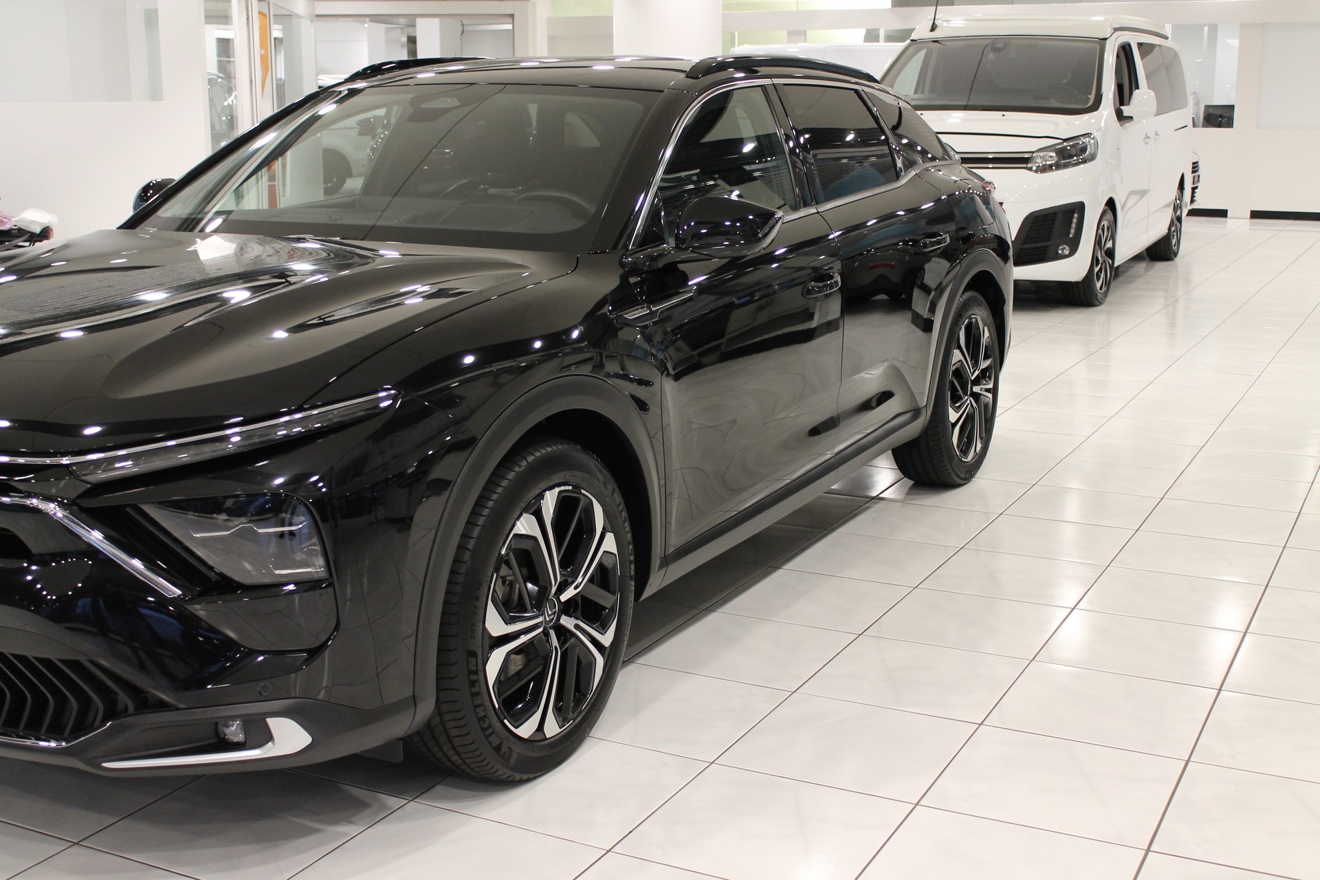CITROEN C5 X 1.6i PHEV Shine Pack e-EAT8-showroom-element-2