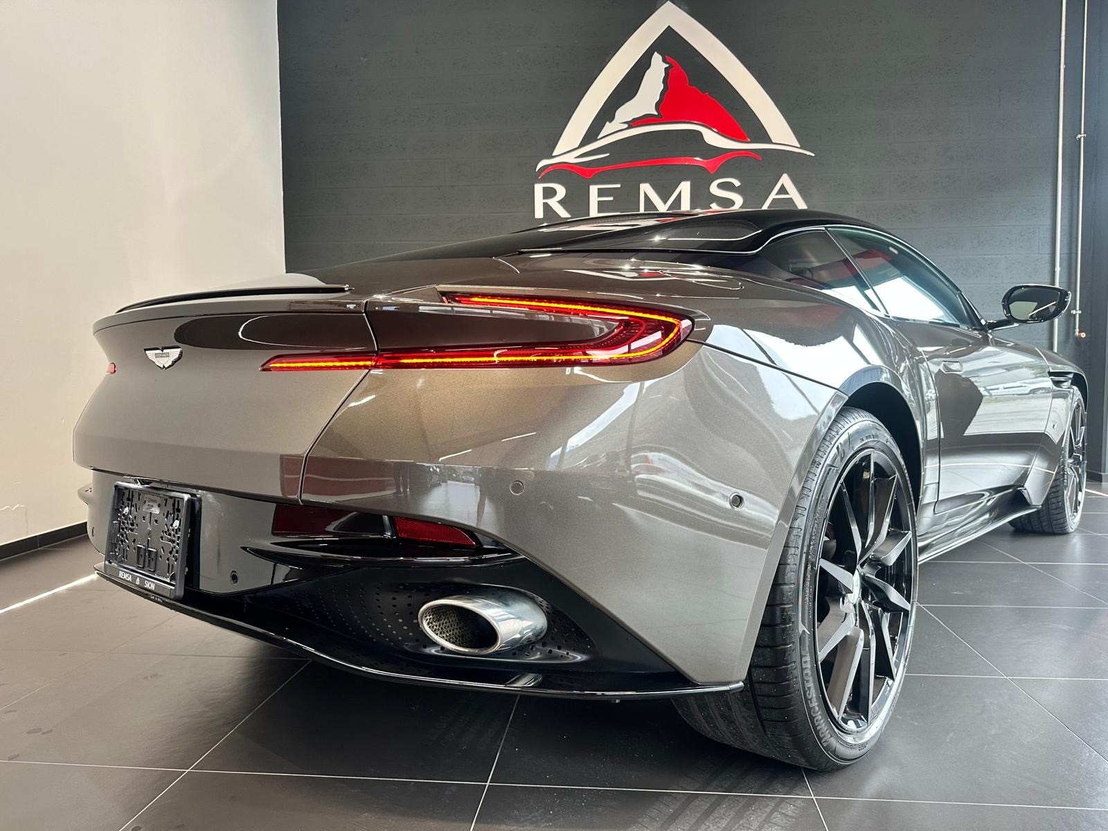 ASTON MARTIN DB11 V12 Touchtronic 3-image-6