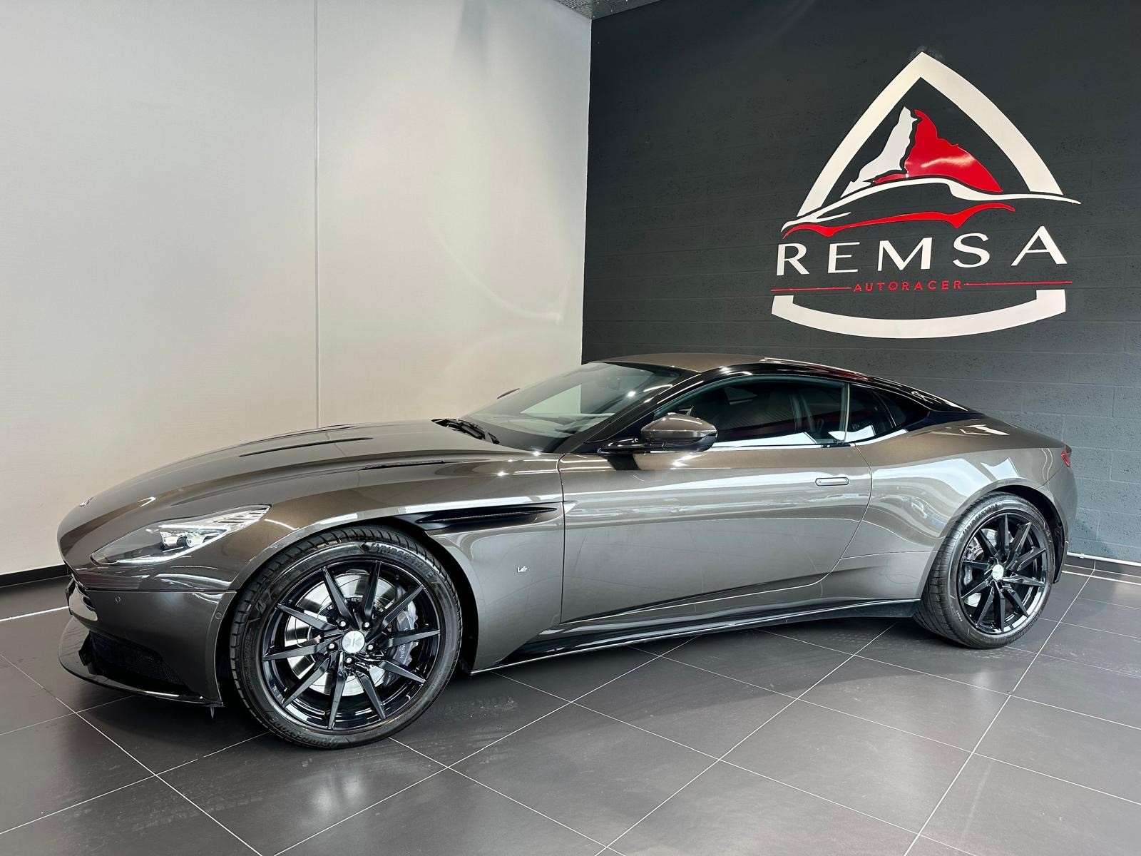 ASTON MARTIN DB11 V12 Touchtronic 3-image-2