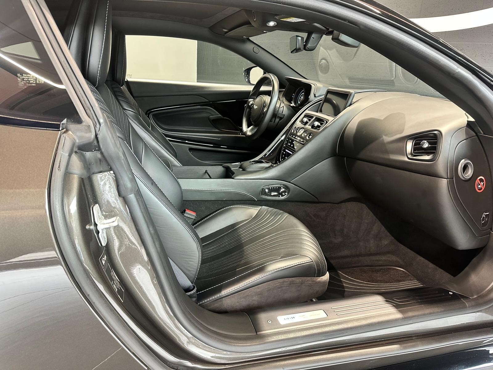 ASTON MARTIN DB11 V12 Touchtronic 3-image-9