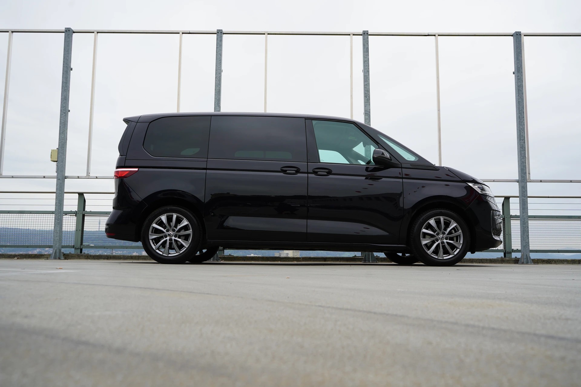 VW MULTIVAN 2.0 TSI LIFE SPORT BLACK DSG l 204 PS-showroom-element-2