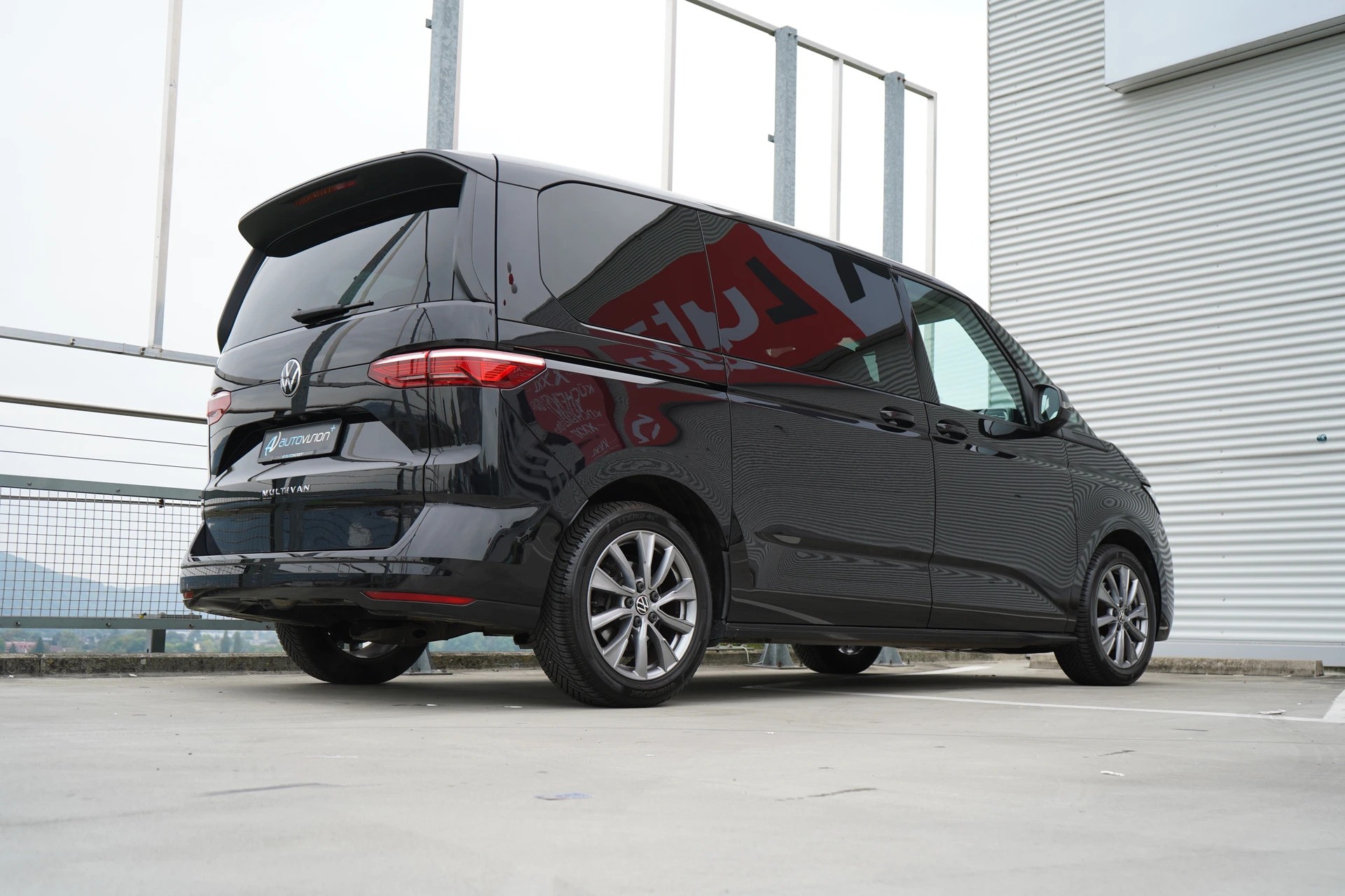 VW MULTIVAN 2.0 TSI LIFE SPORT BLACK DSG l 204 PS-image-9