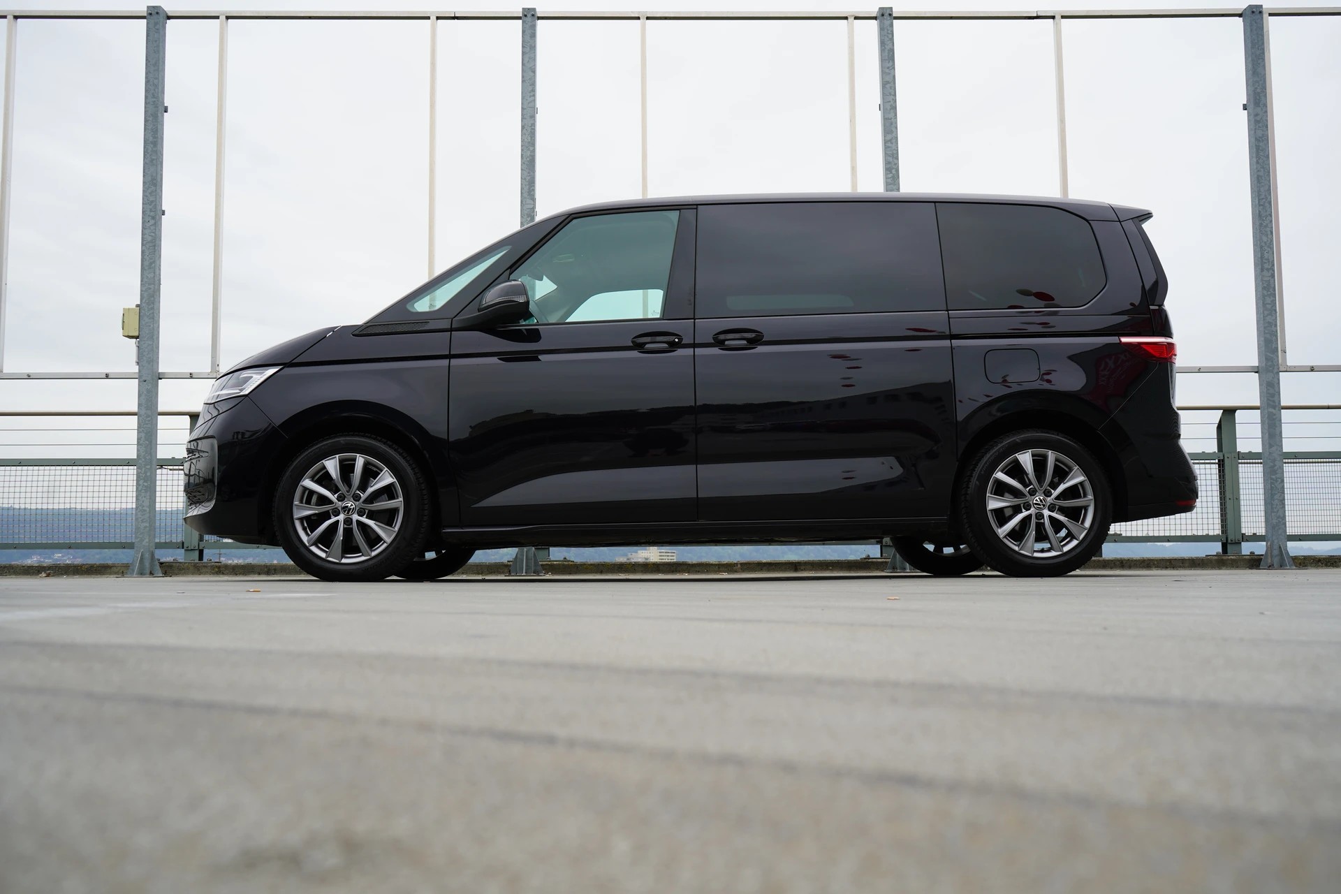 VW MULTIVAN 2.0 TSI LIFE SPORT BLACK DSG l 204 PS-showroom-element-1
