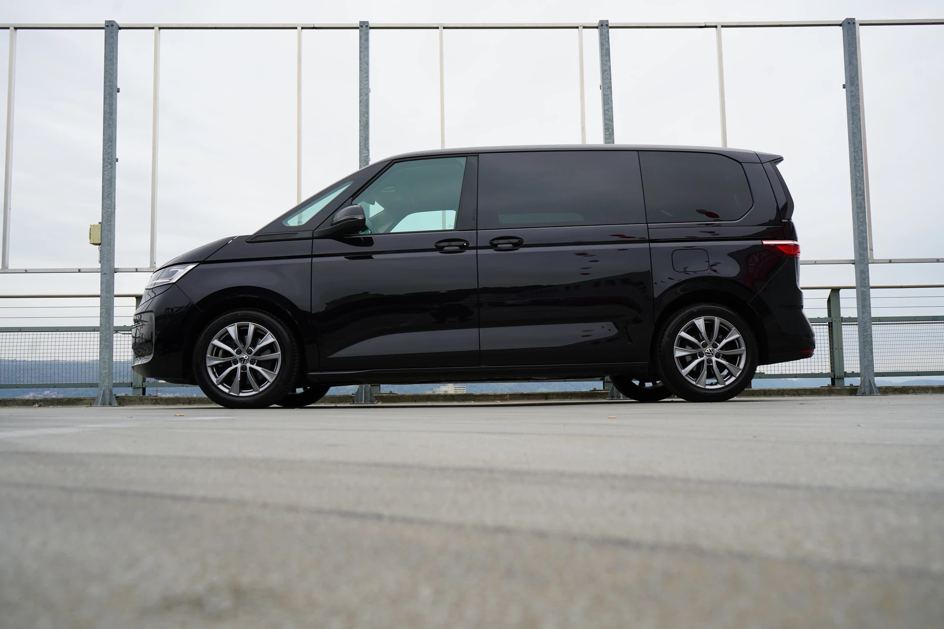 VW MULTIVAN 2.0 TSI LIFE SPORT BLACK DSG l 204 PS-showroom-element-3