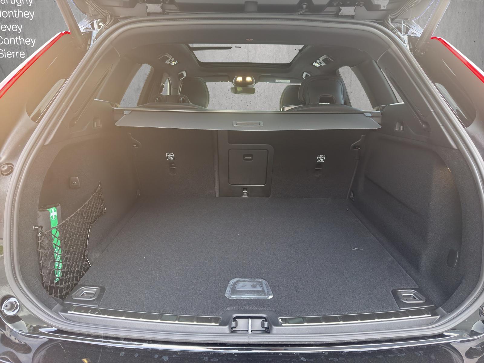 VOLVO XC60 B5 Benzin Mild Hybrid AWD Black Edition Geartronic-image-13