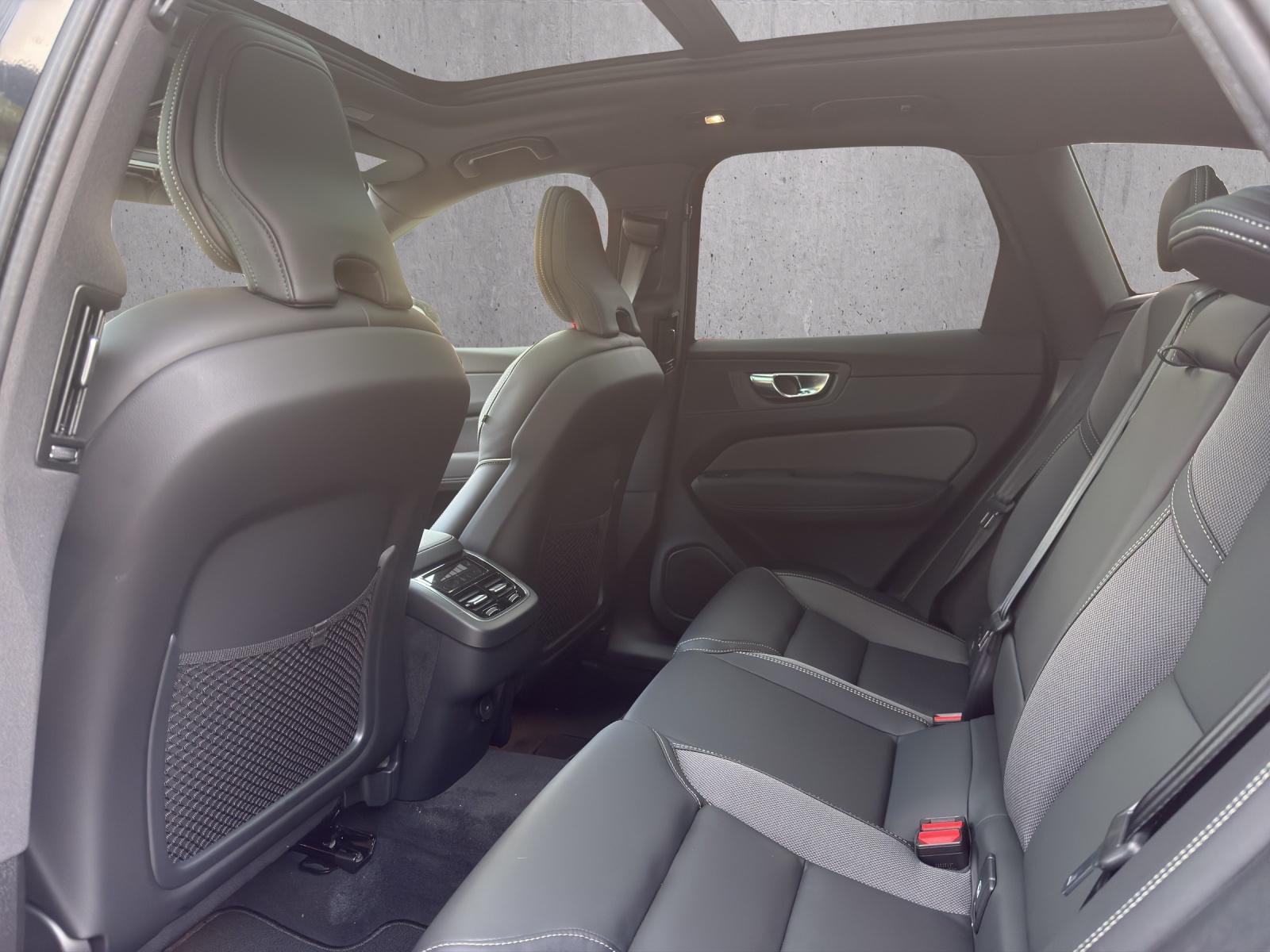 VOLVO XC60 B5 Benzin Mild Hybrid AWD Black Edition Geartronic-image-12