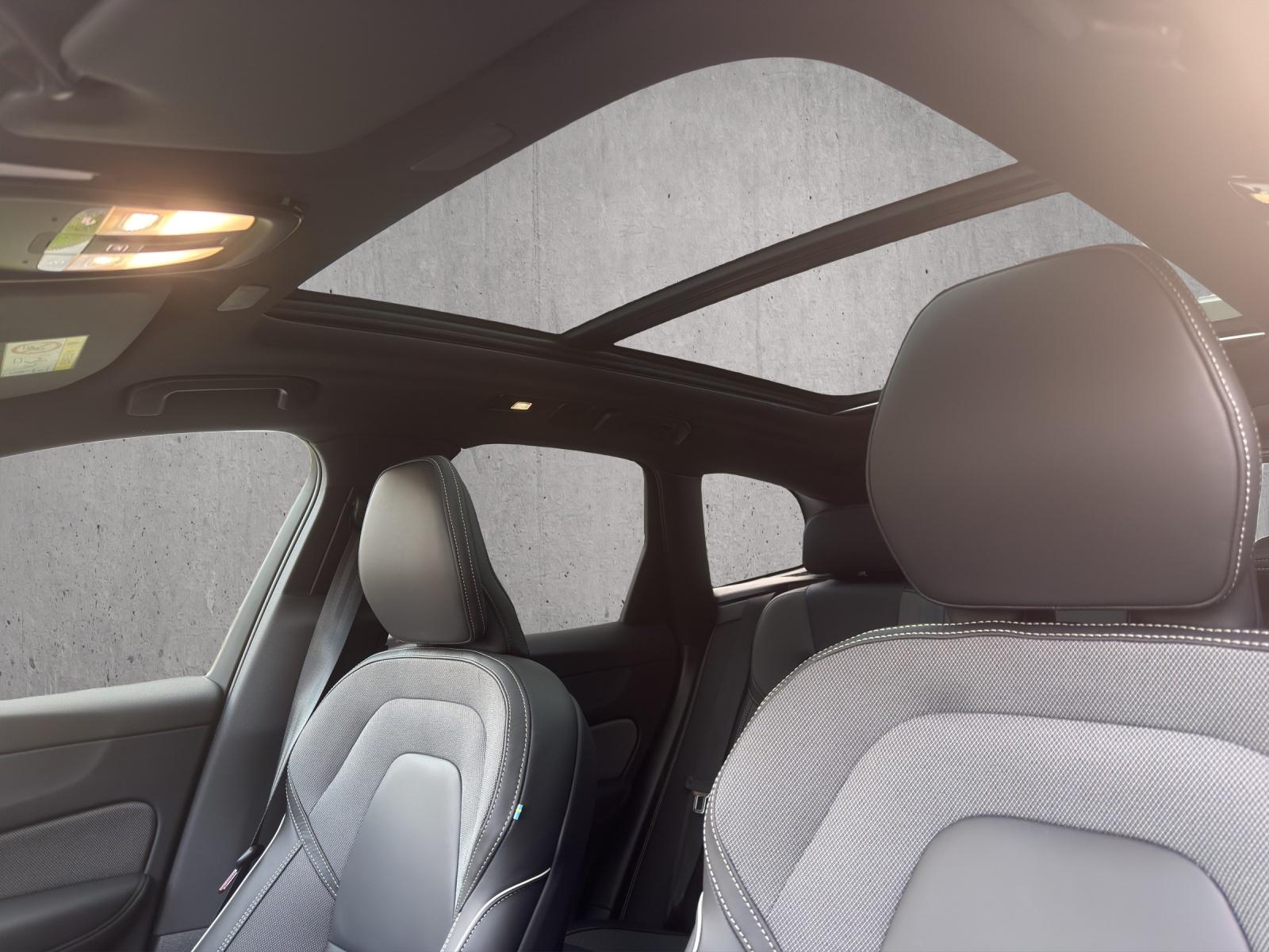 VOLVO XC60 B5 Benzin Mild Hybrid AWD Black Edition Geartronic-image-14