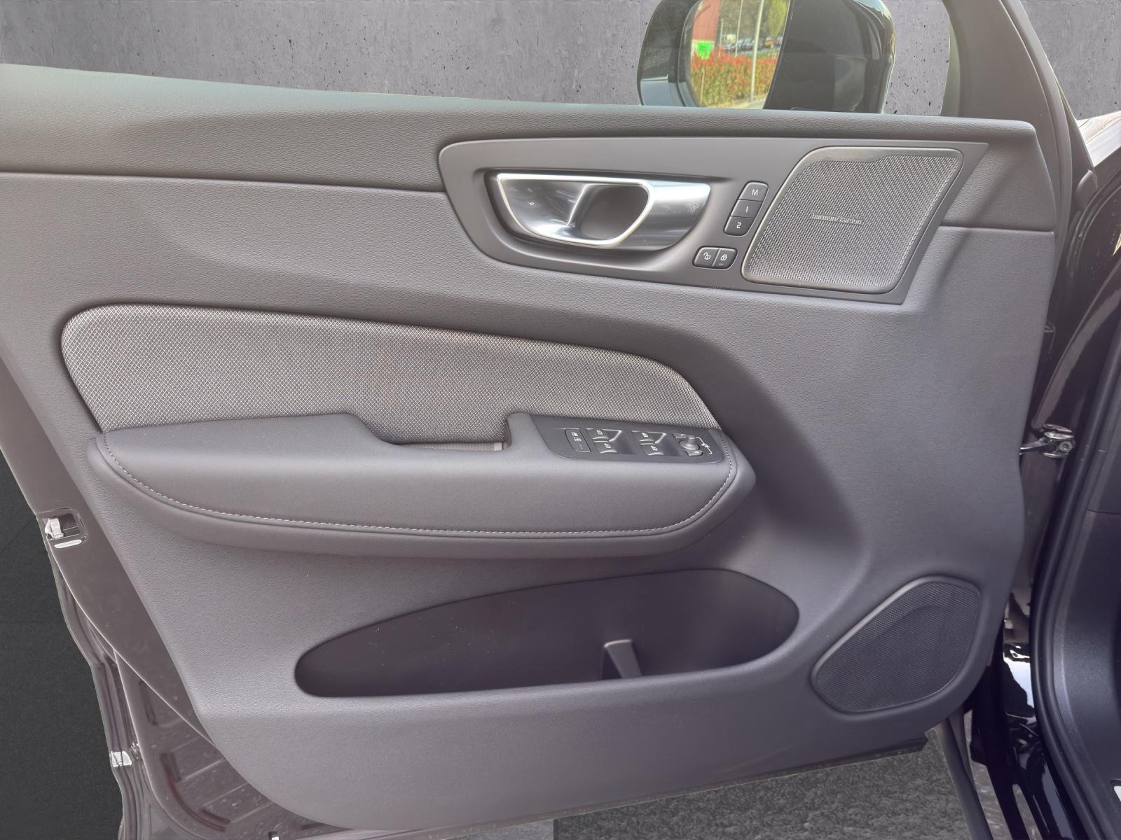 VOLVO XC60 B5 Benzin Mild Hybrid AWD Black Edition Geartronic-image-8