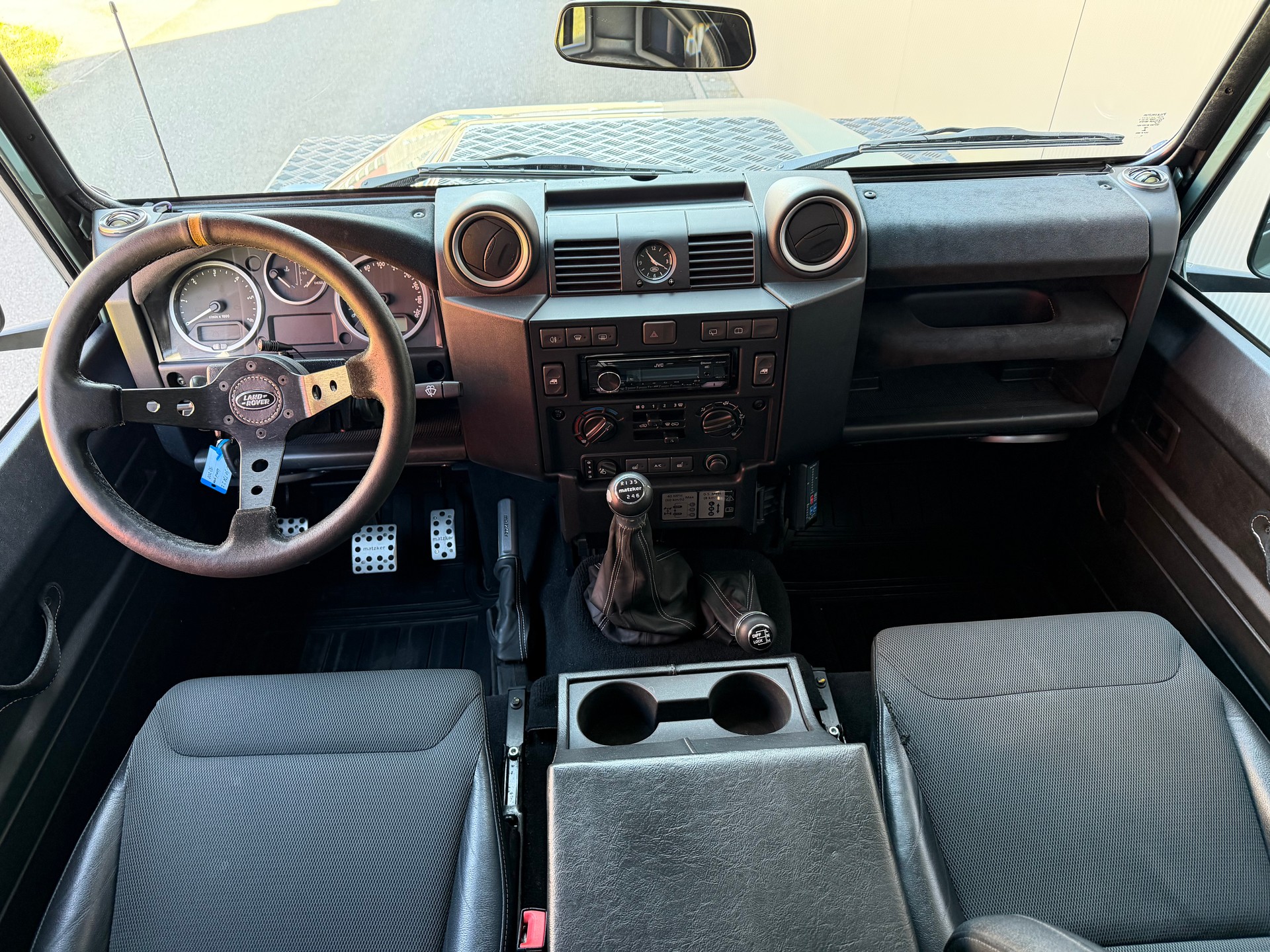 LAND ROVER Defender 90 TD4 RECARO Special-image-6