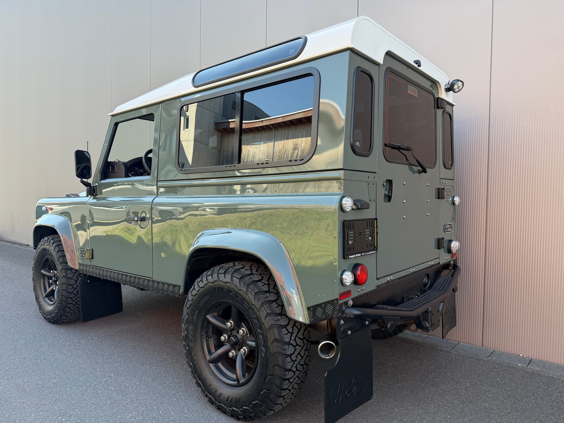 LAND ROVER Defender 90 TD4 RECARO Special-showroom-element-2