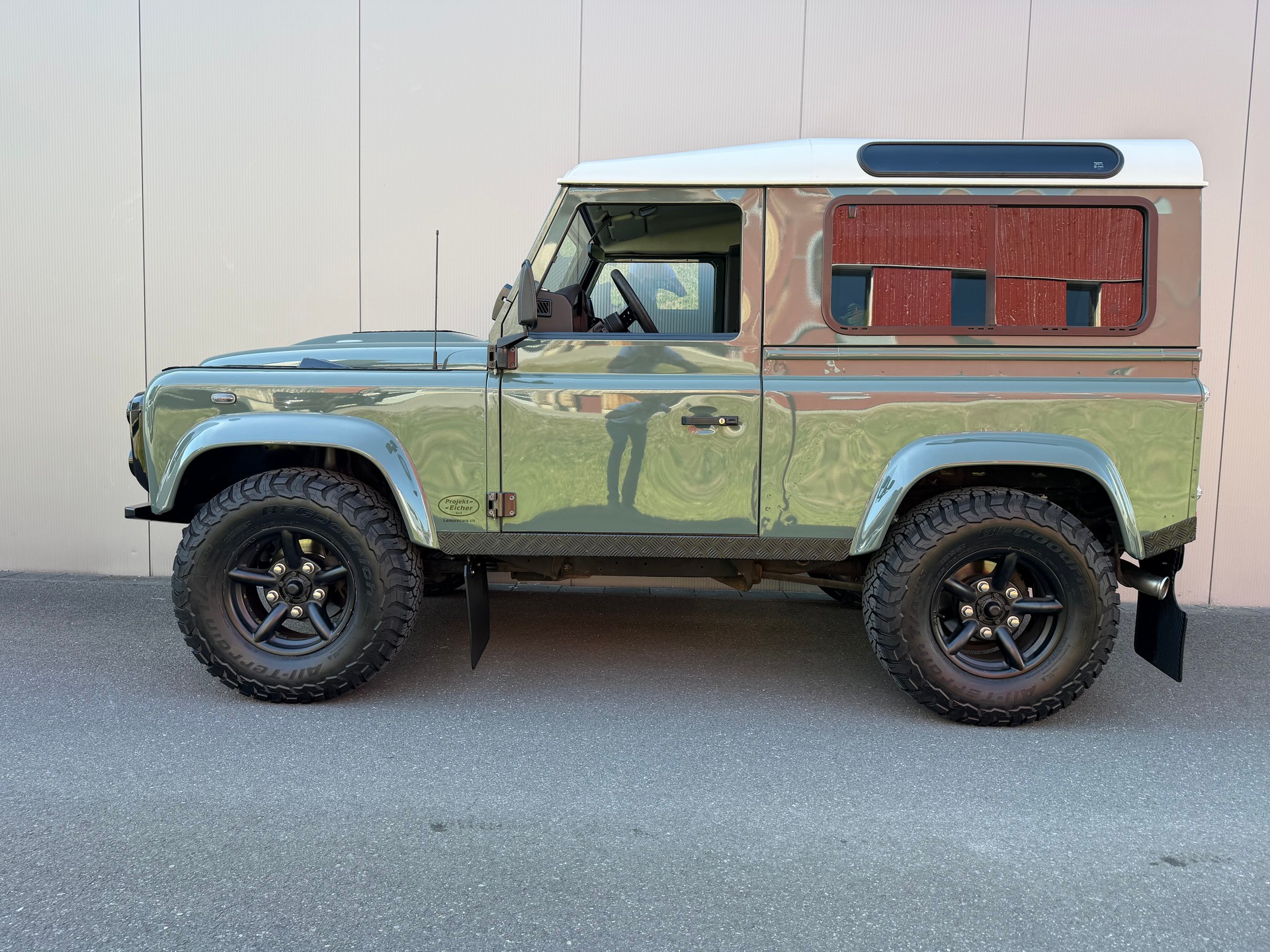LAND ROVER Defender 90 TD4 RECARO Special-showroom-element-1