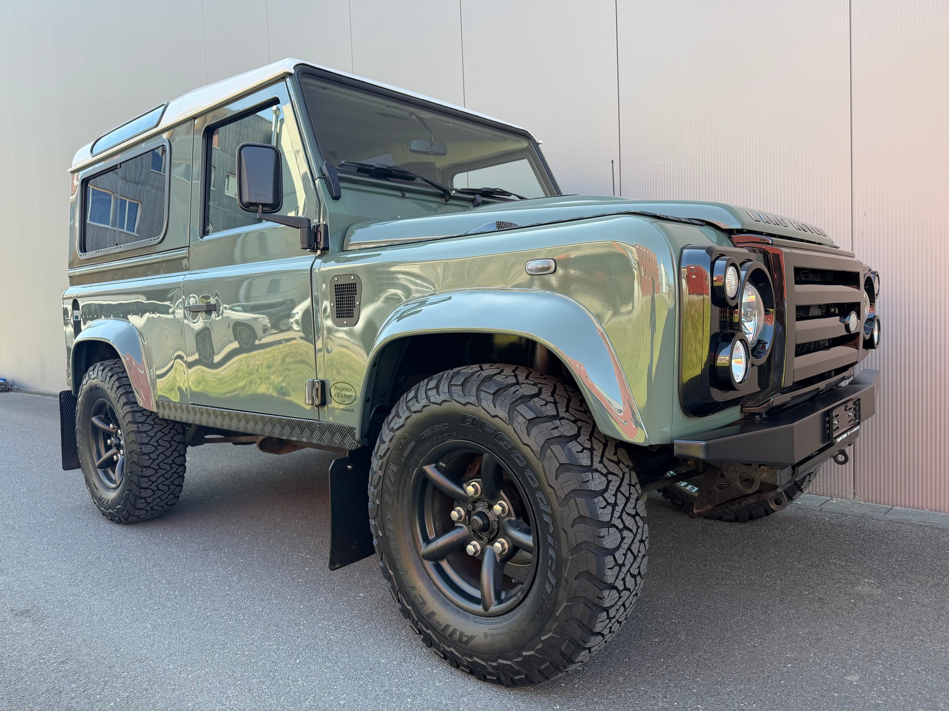 LAND ROVER Defender 90 TD4 RECARO Special-showroom-element-3