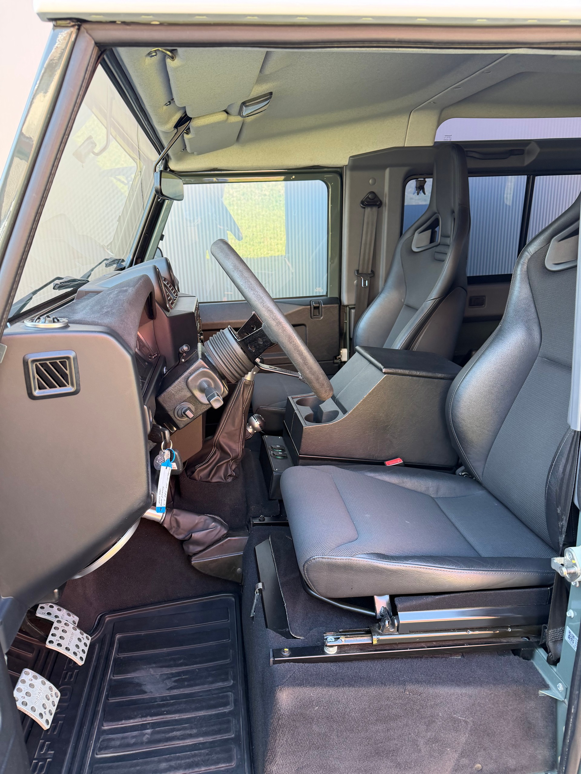 LAND ROVER Defender 90 TD4 RECARO Special-image-5