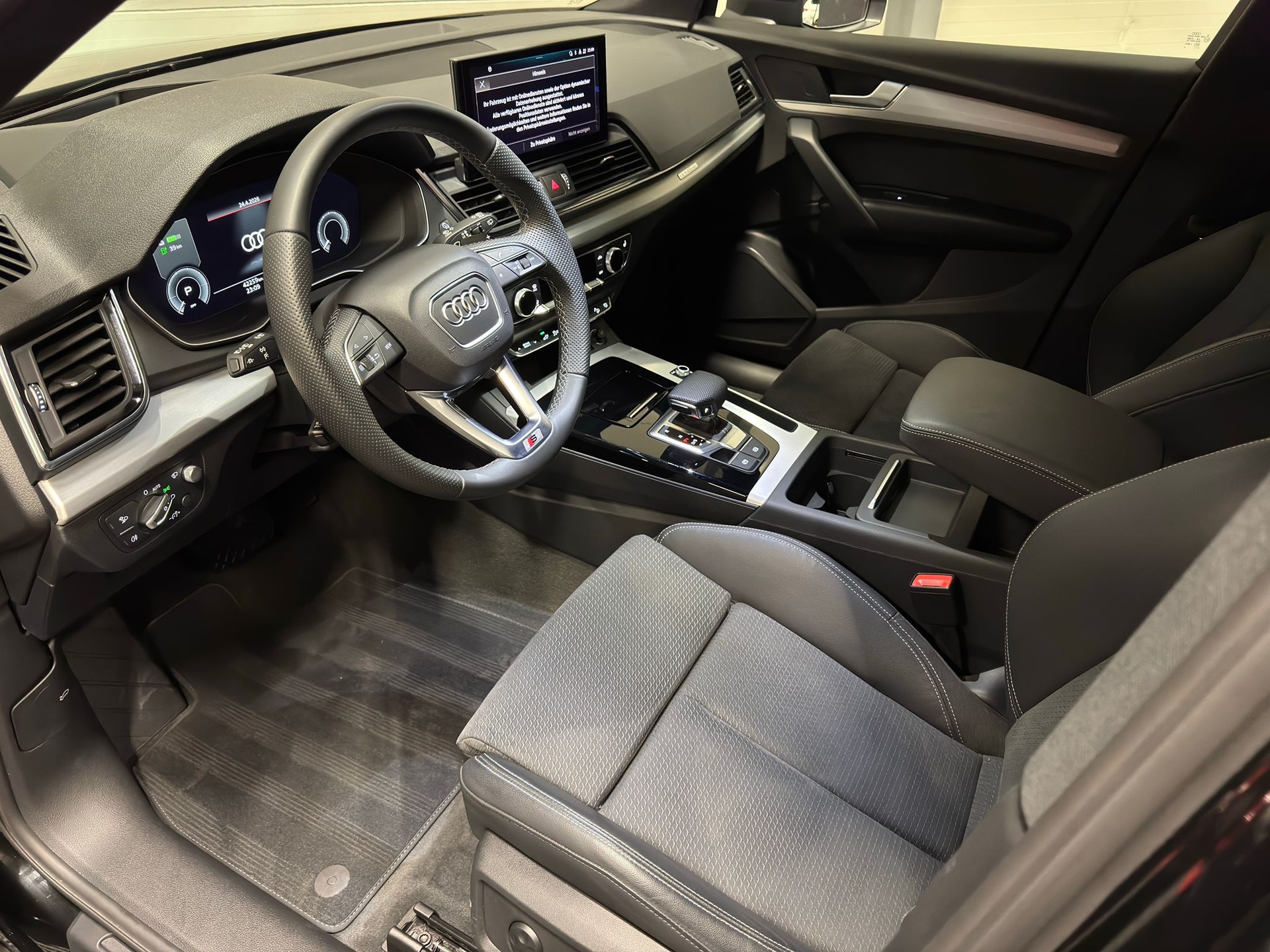 AUDI Q5 2.0 50 TFSI e S Line quattro S-Tronic-image-10