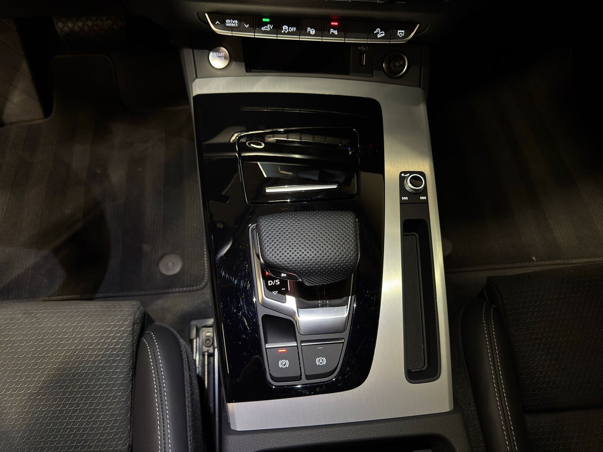 AUDI Q5 2.0 50 TFSI e S Line quattro S-Tronic-image-15