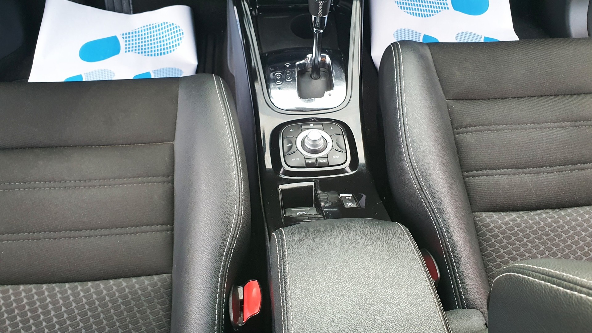 RENAULT Mégane Grandtour 1.2 16V Turbo Bose EDC-image-14
