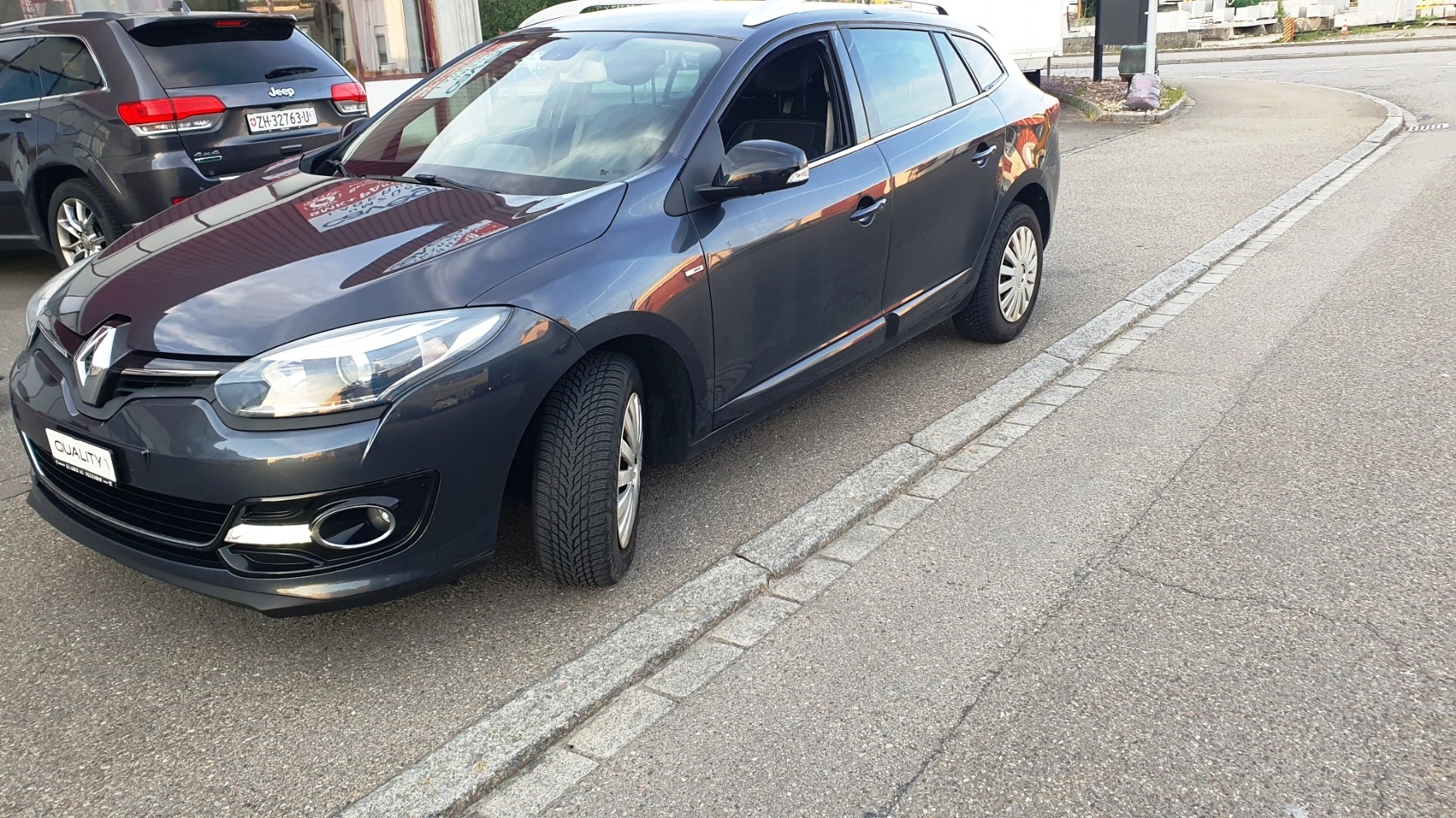 RENAULT Mégane Grandtour 1.2 16V Turbo Bose EDC-image-5