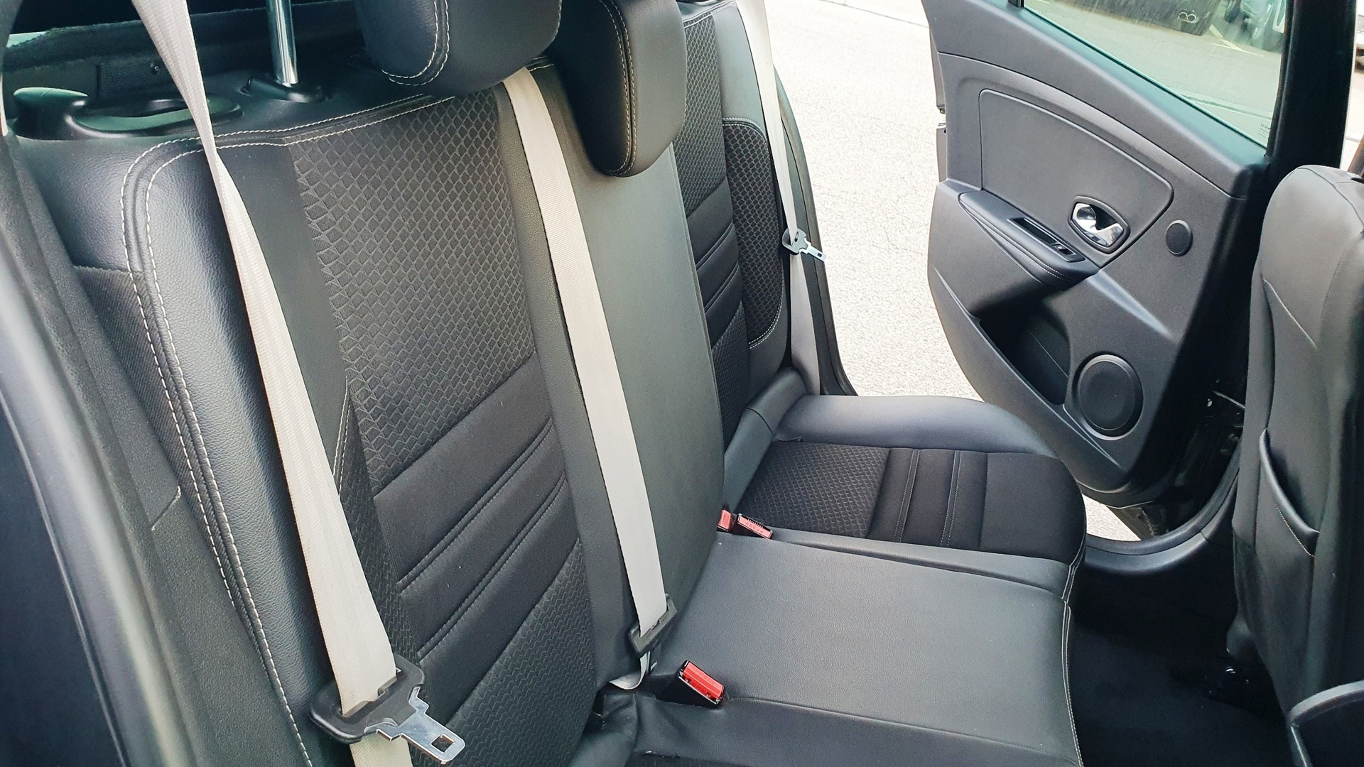 RENAULT Mégane Grandtour 1.2 16V Turbo Bose EDC-image-9