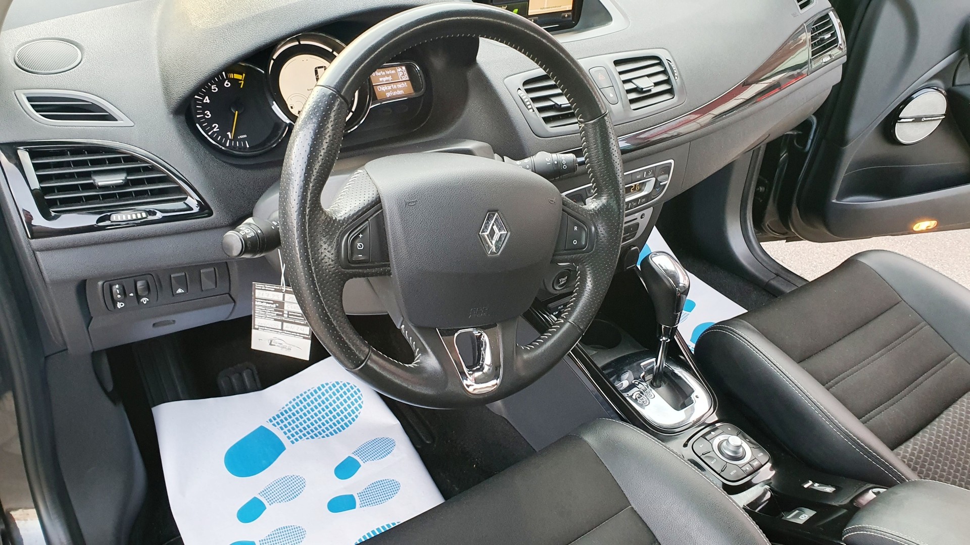 RENAULT Mégane Grandtour 1.2 16V Turbo Bose EDC-image-11