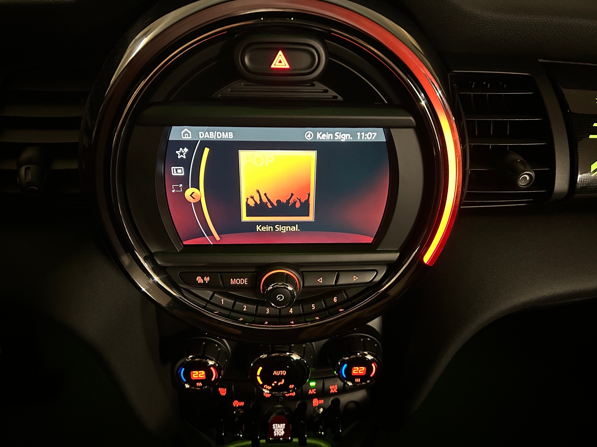 MINI Cooper S Cabriolet DKG-CH Fahrzeug-Face Lift Modell mit digitalem Tacho--image-19