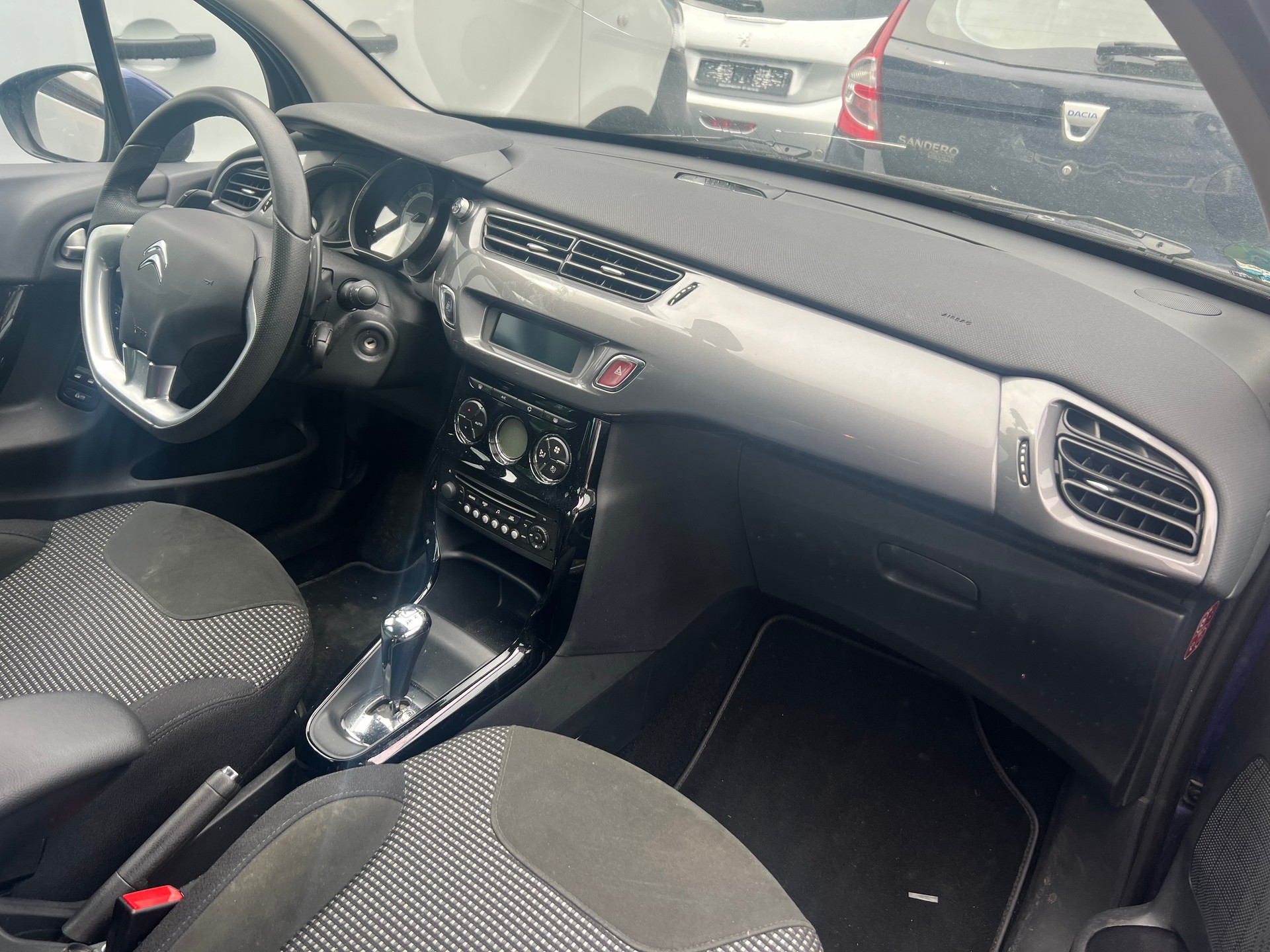 CITROEN C3 1.6 16V e-HDi Exclusive EGS6-image-10