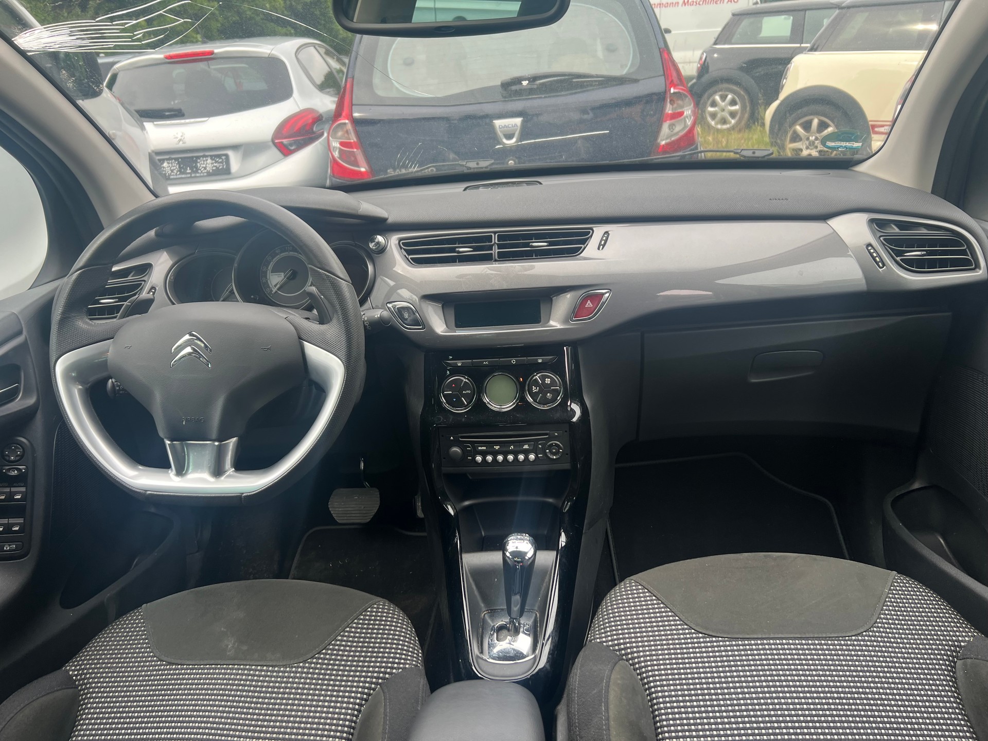 CITROEN C3 1.6 16V e-HDi Exclusive EGS6-image-9