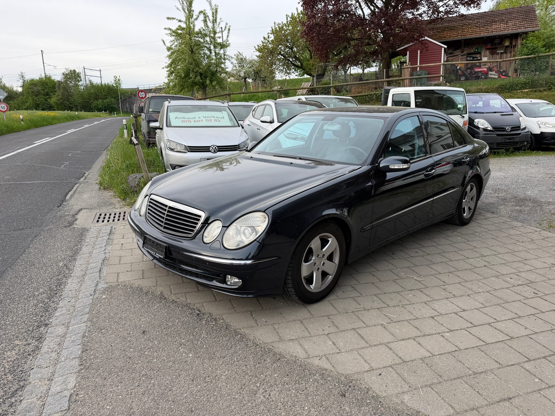 MERCEDES-BENZ E 240 Avantgarde-image-1