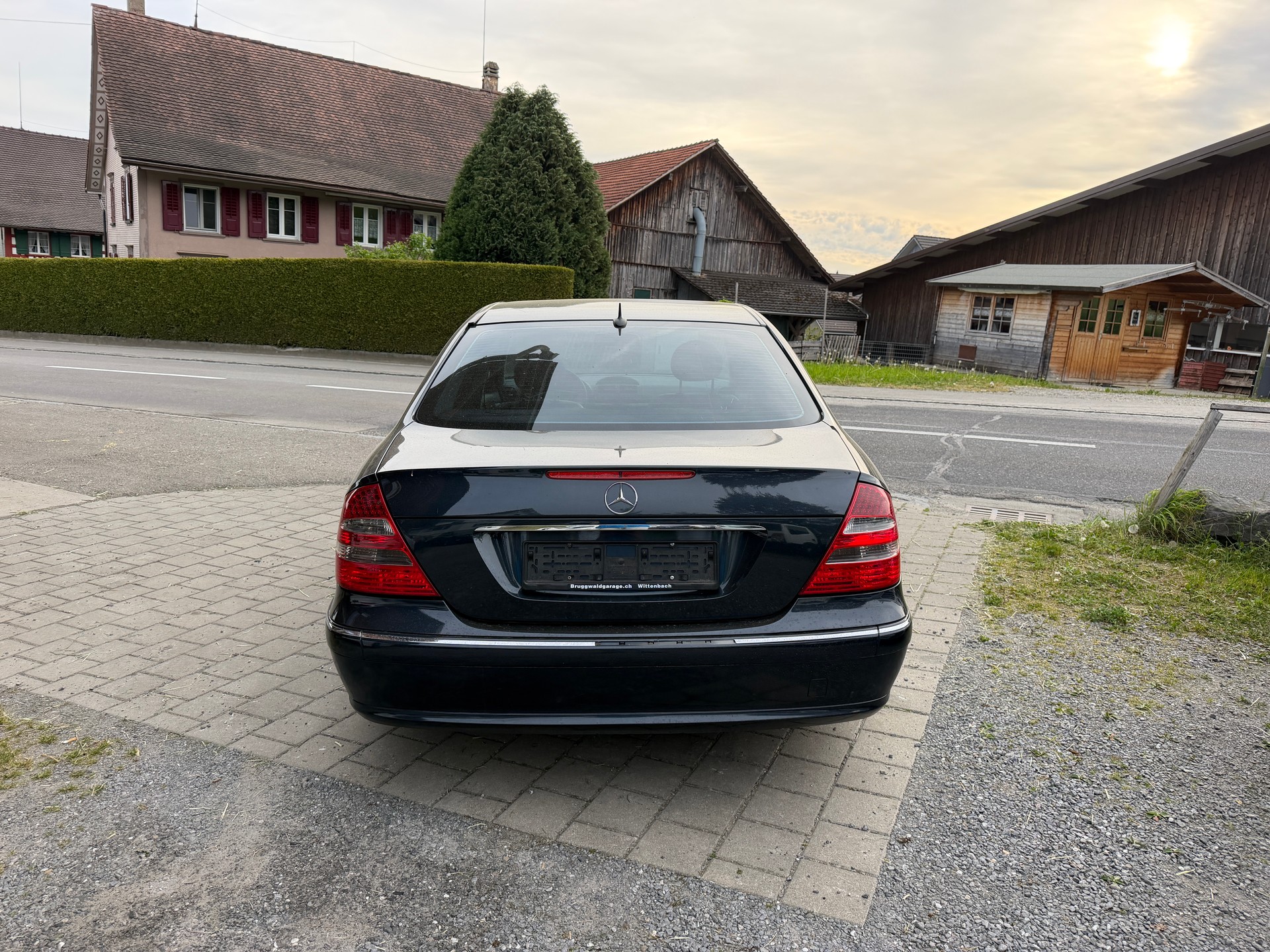 MERCEDES-BENZ E 240 Avantgarde-image-4