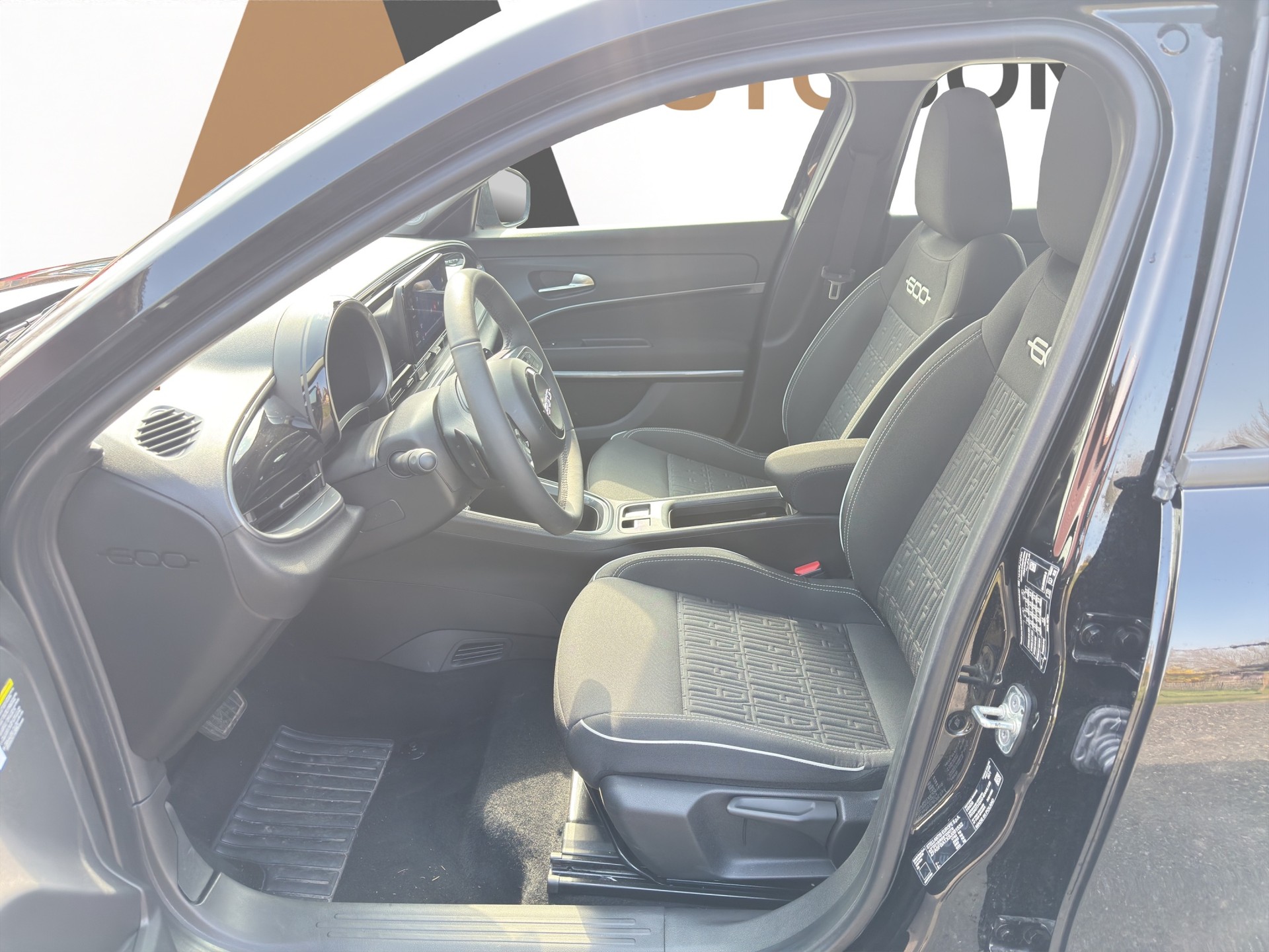 FIAT 600 1.2 Hybrid 145 Cult-image-29