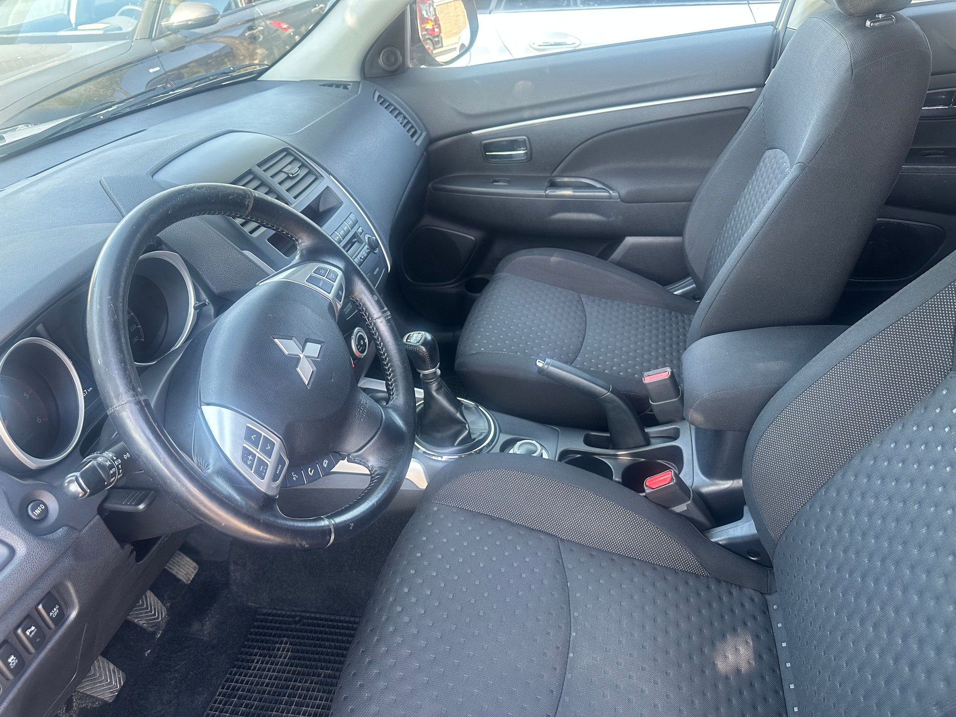 MITSUBISHI ASX 1.8 DID Invite 4WD-image-7
