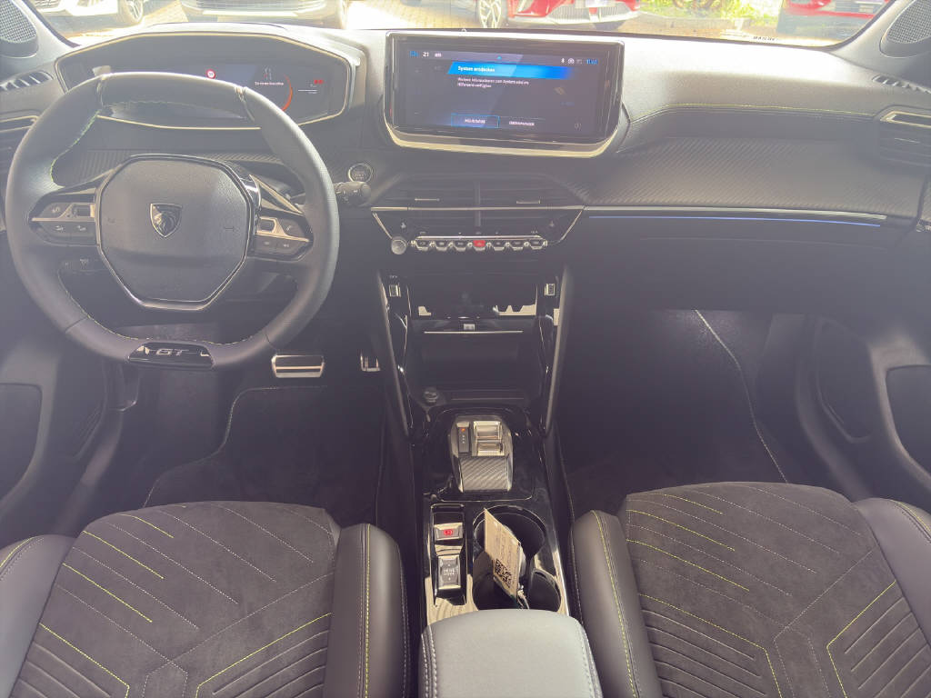 PEUGEOT 208 1.2 Hybrid 145 GT-image-6