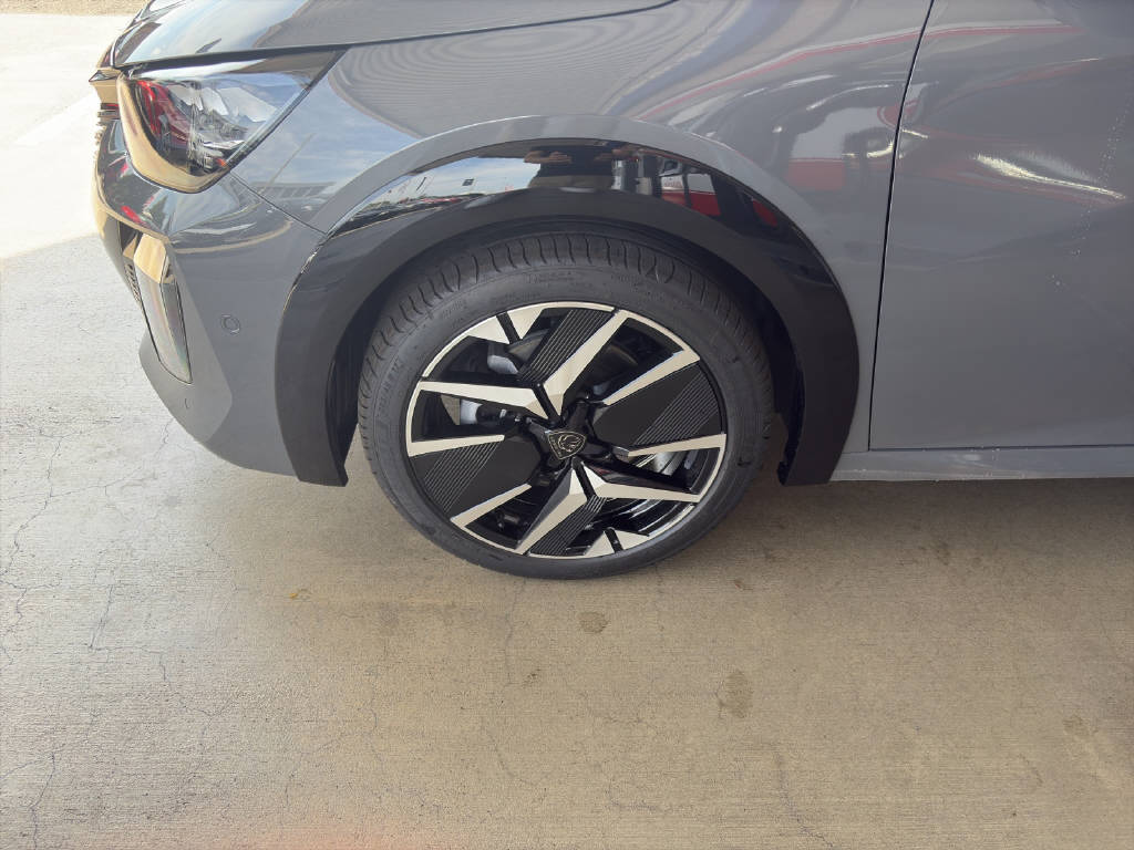 PEUGEOT 208 1.2 Hybrid 145 GT-image-9