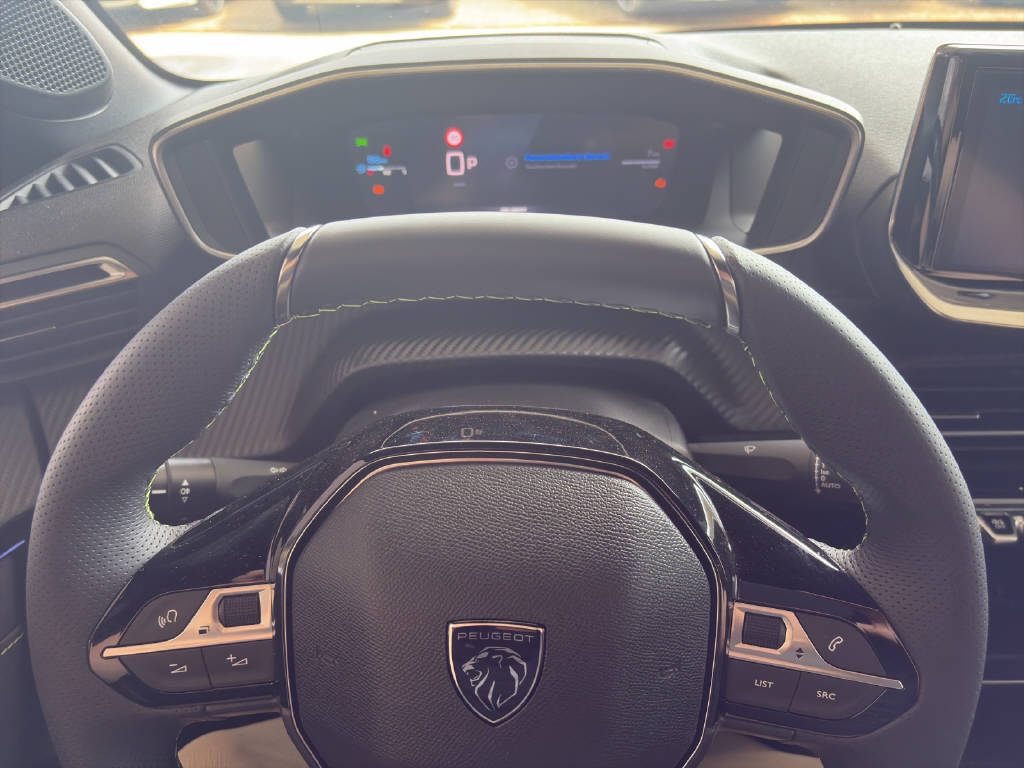 PEUGEOT 208 1.2 Hybrid 145 GT-image-5