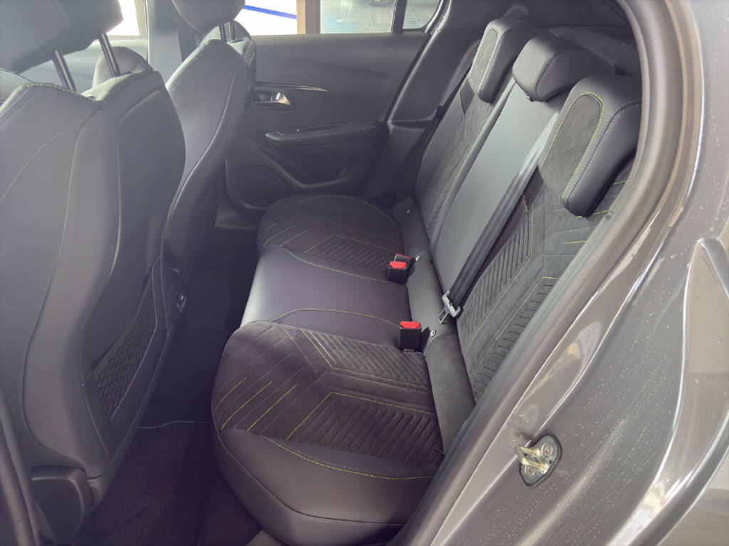 PEUGEOT 208 1.2 Hybrid 145 GT-image-7