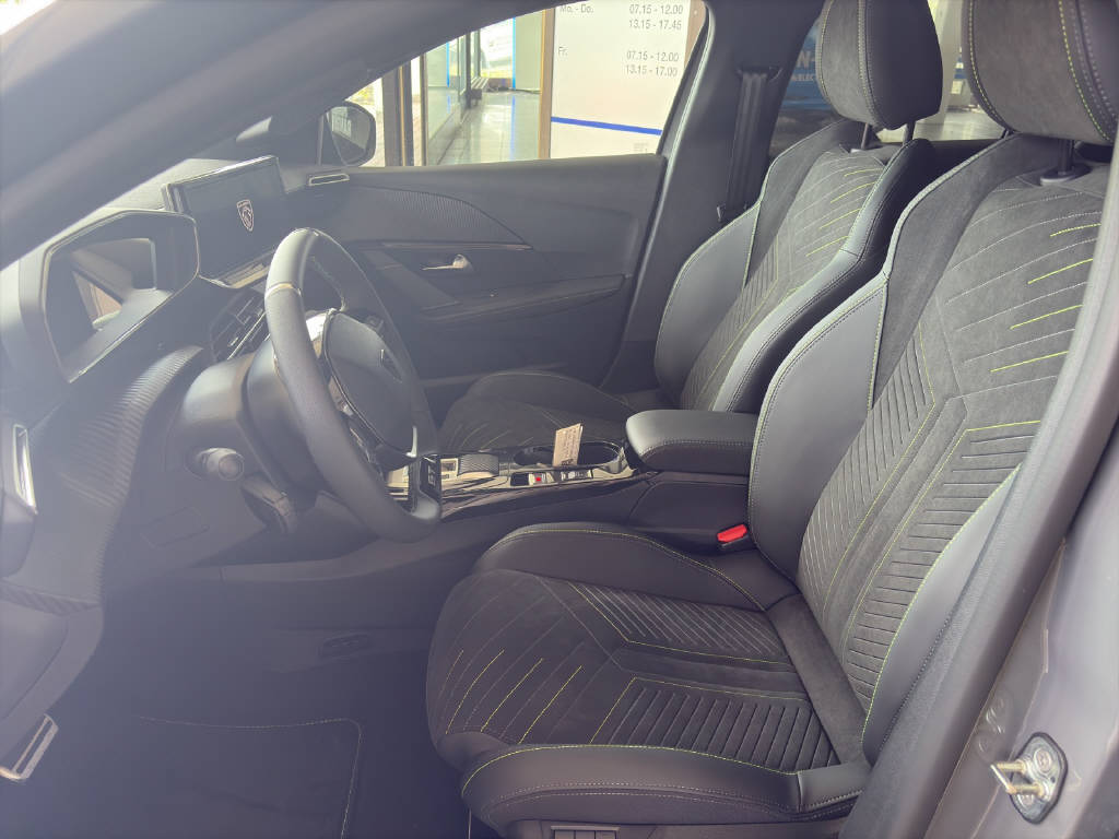 PEUGEOT 208 1.2 Hybrid 145 GT-image-4