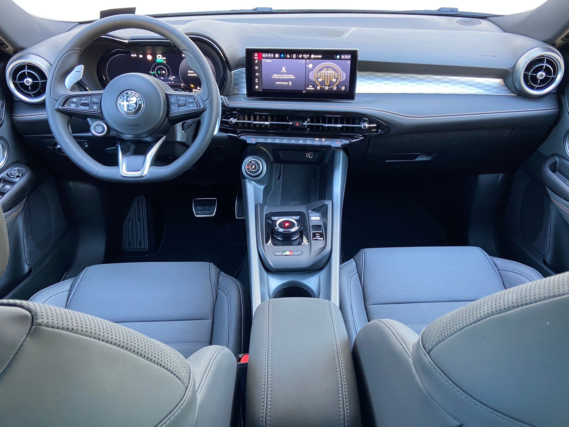 ALFA ROMEO Tonale 1.5 Hybrid Veloce Tech Premium MY26-showroom-element-3