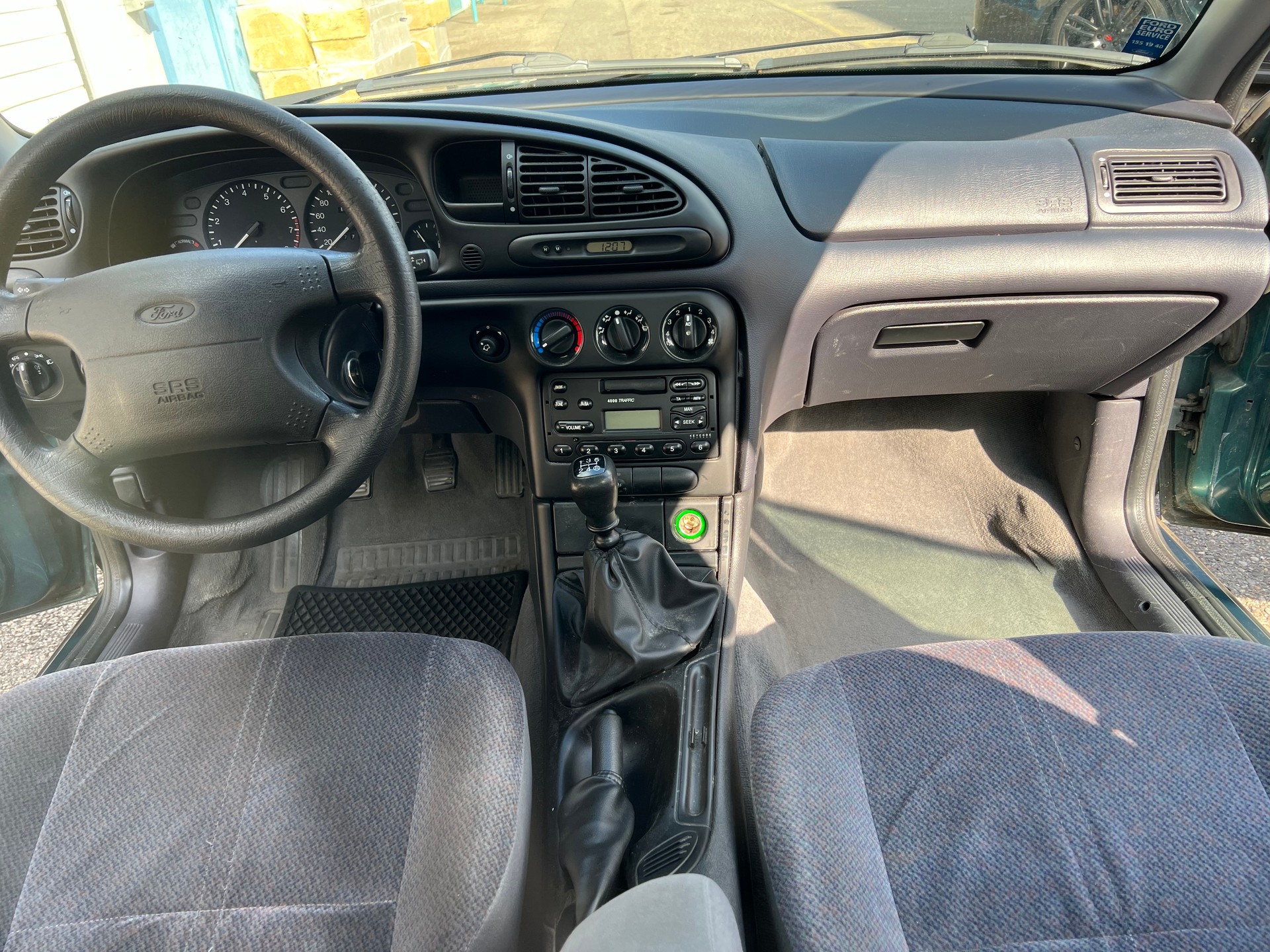 FORD Mondeo 2.0i Ghia-image-6