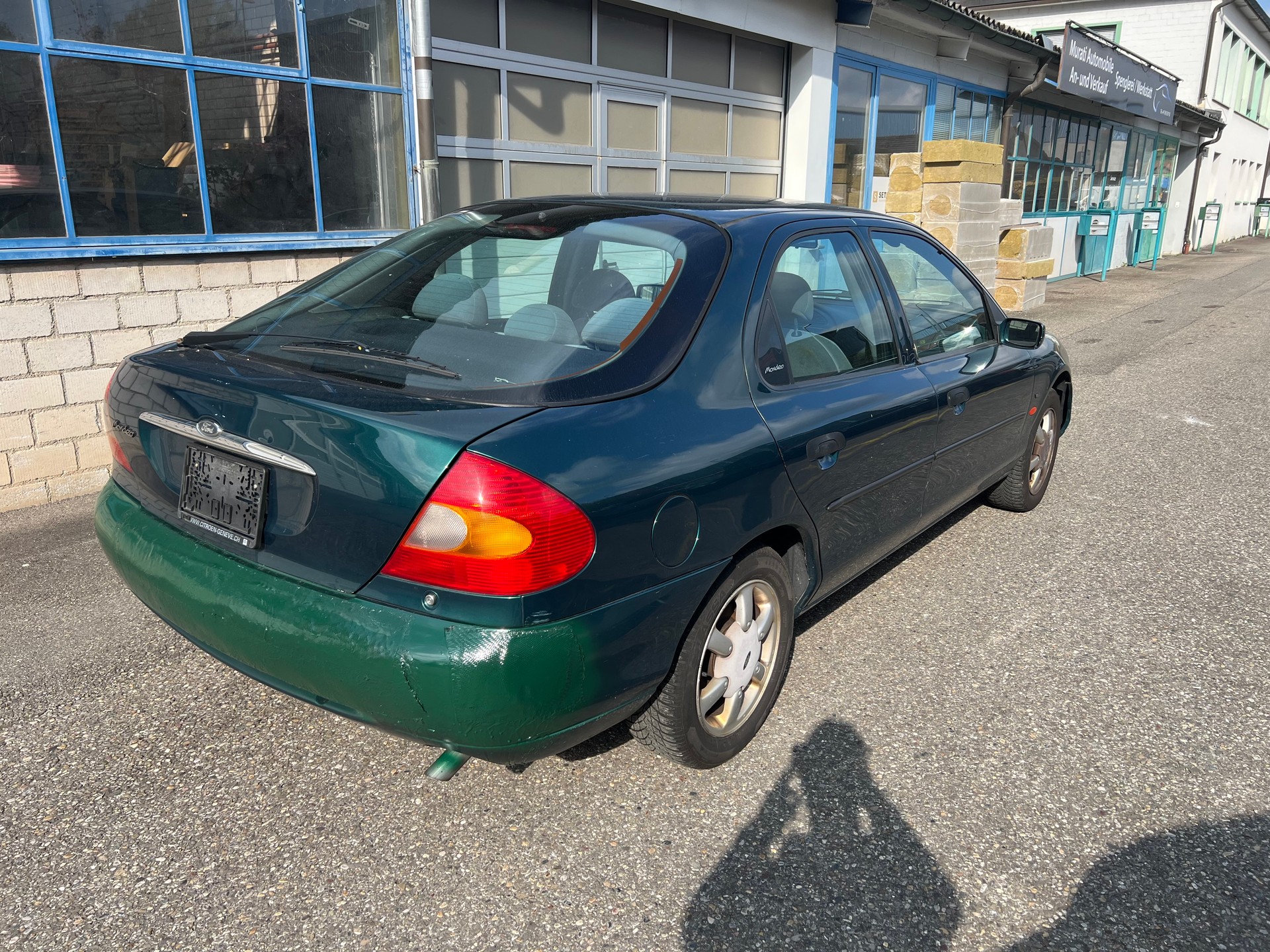 FORD Mondeo 2.0i Ghia-image-3