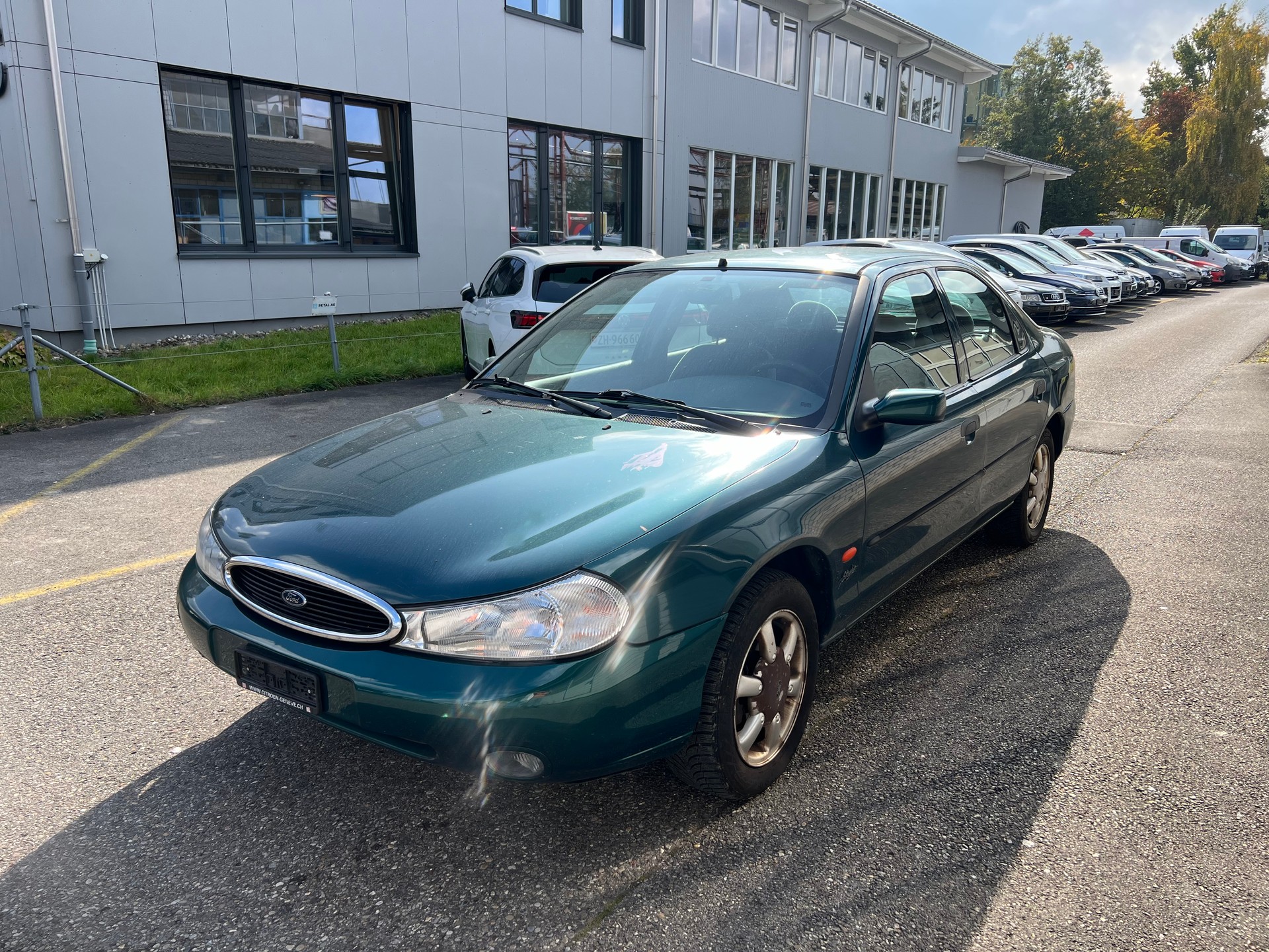 FORD Mondeo 2.0i Ghia-image-1