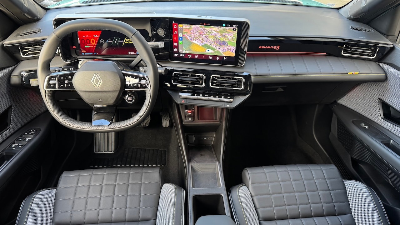 RENAULT R4 E-Tech Comfort Range 52 kWh Iconic-image-9